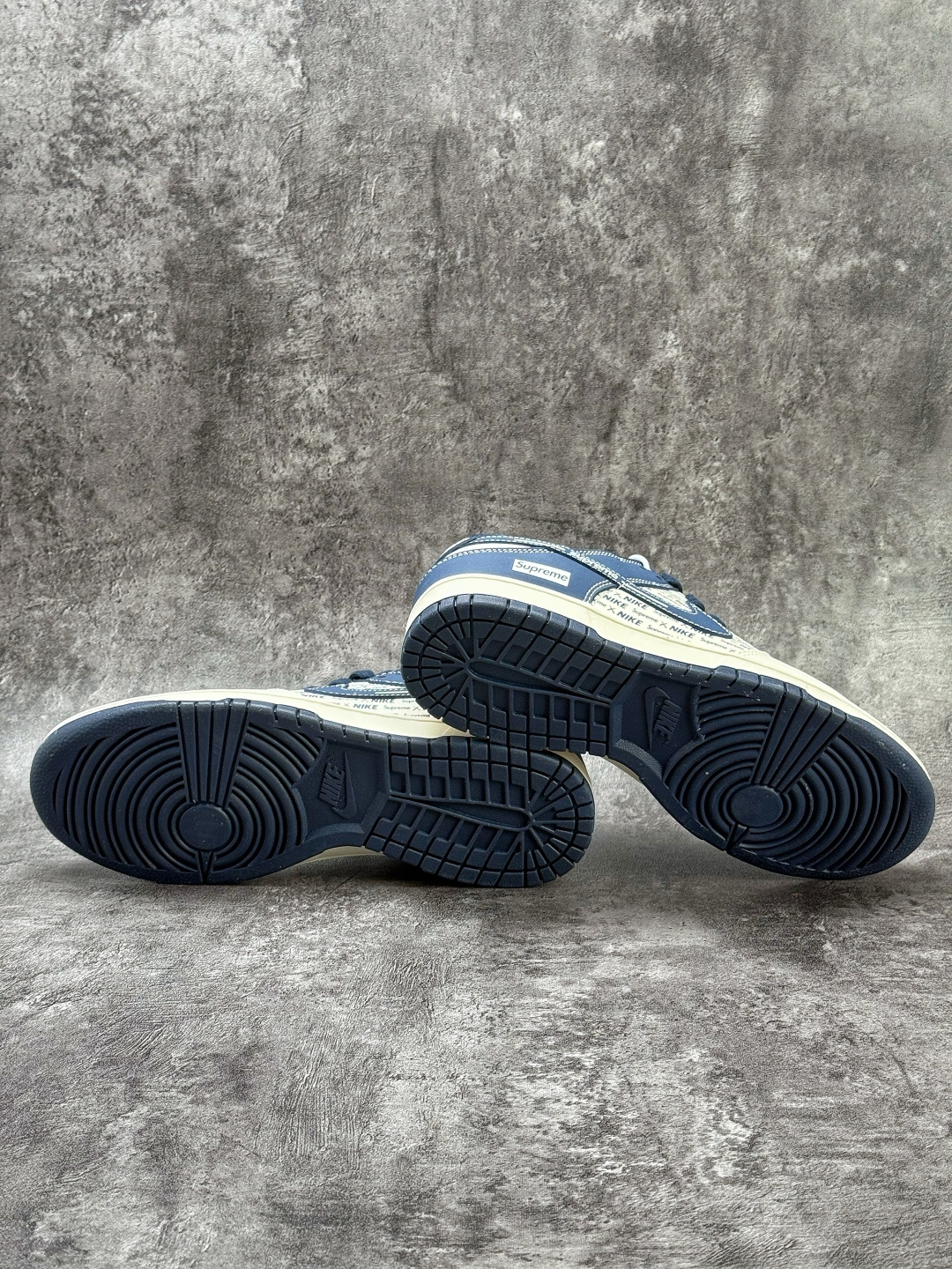Nike SB Dunk Low x Supreme 白蓝小勾 XD1588-238
