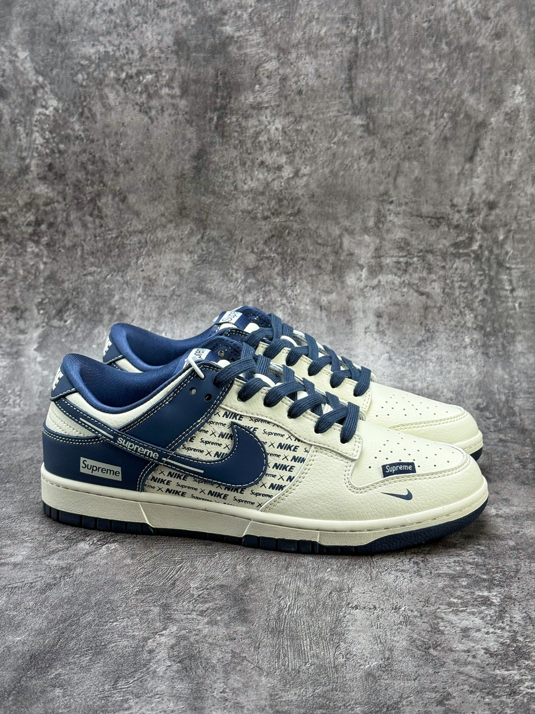 Nike SB Dunk Low x Supreme 白蓝小勾 XD1588-238