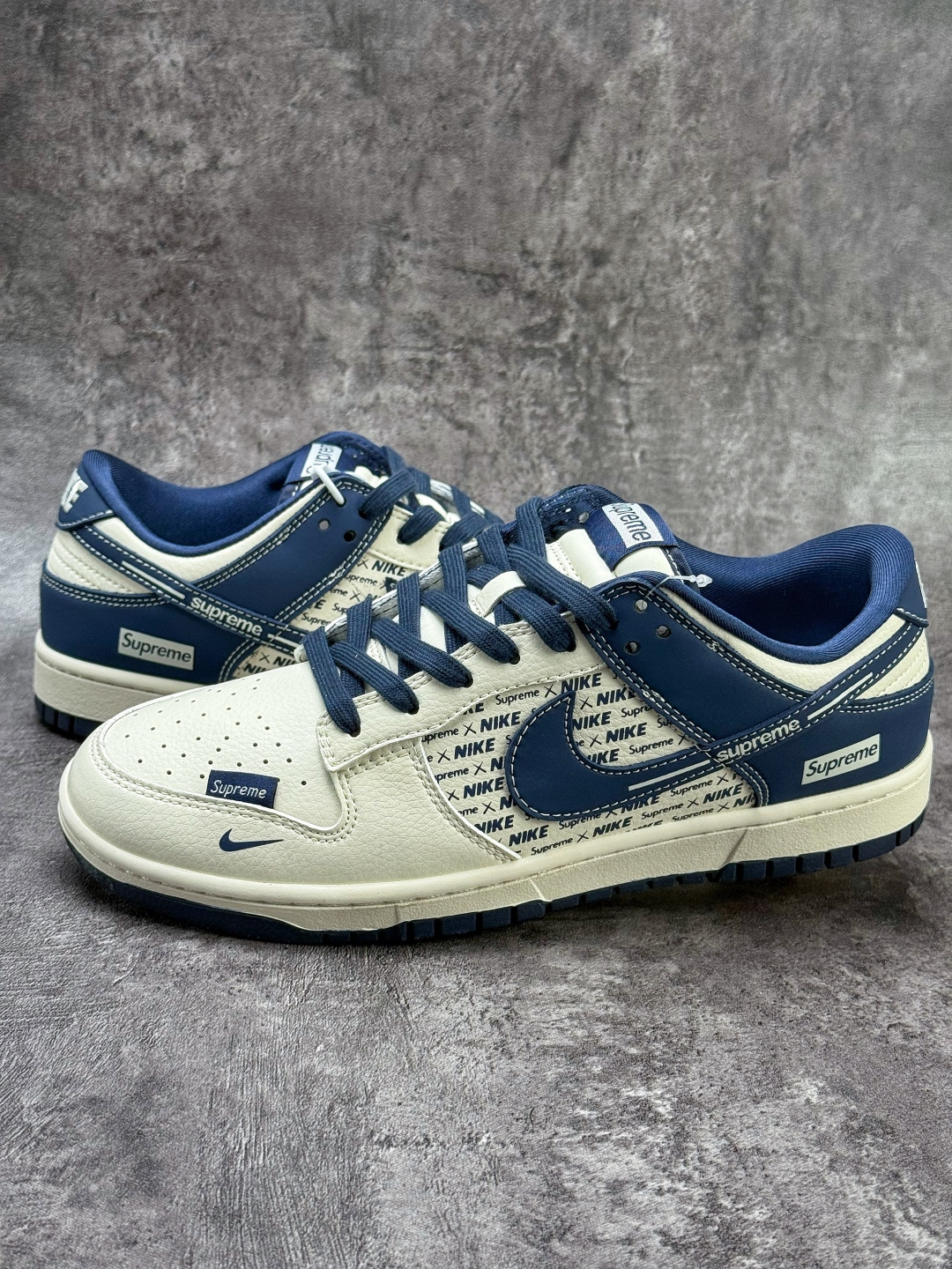 Nike SB Dunk Low x Supreme 白蓝小勾 XD1588-238