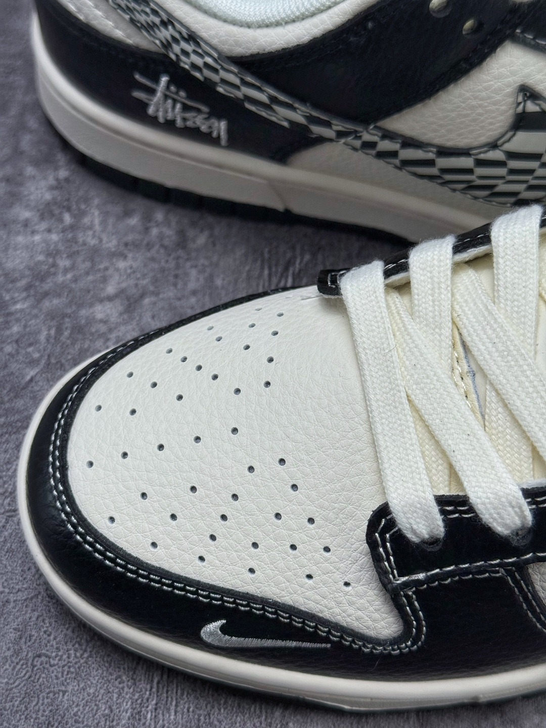Nike SB Dunk Low x Stussy 黑白小勾 QW5836-029