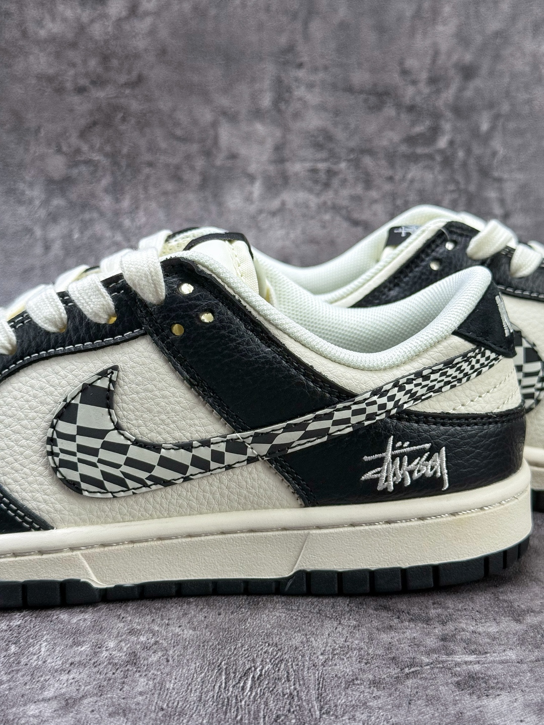 Nike SB Dunk Low x Stussy 黑白小勾 QW5836-029