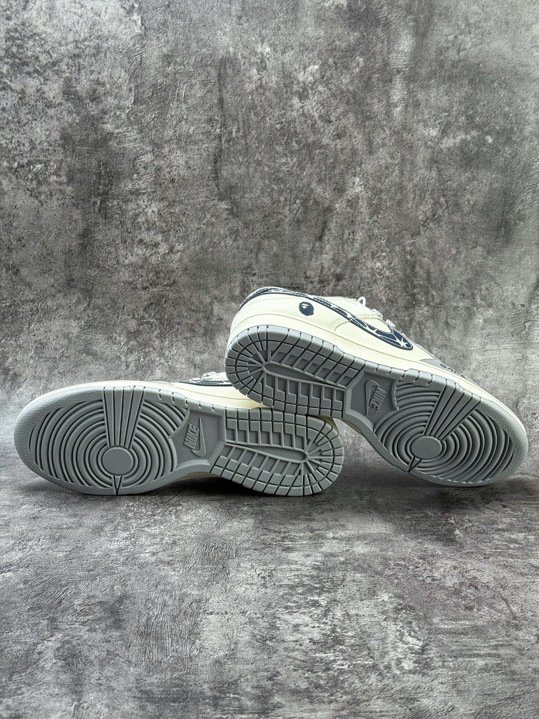 Nike SB Dunk Low x BAPE 灰白满天星 JP1628-036