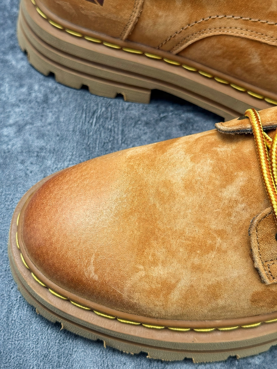 卡特/CAT 2025新版 硬汉推土机品牌 新款上市 高帮工装靴皮鞋/棕色 麦色