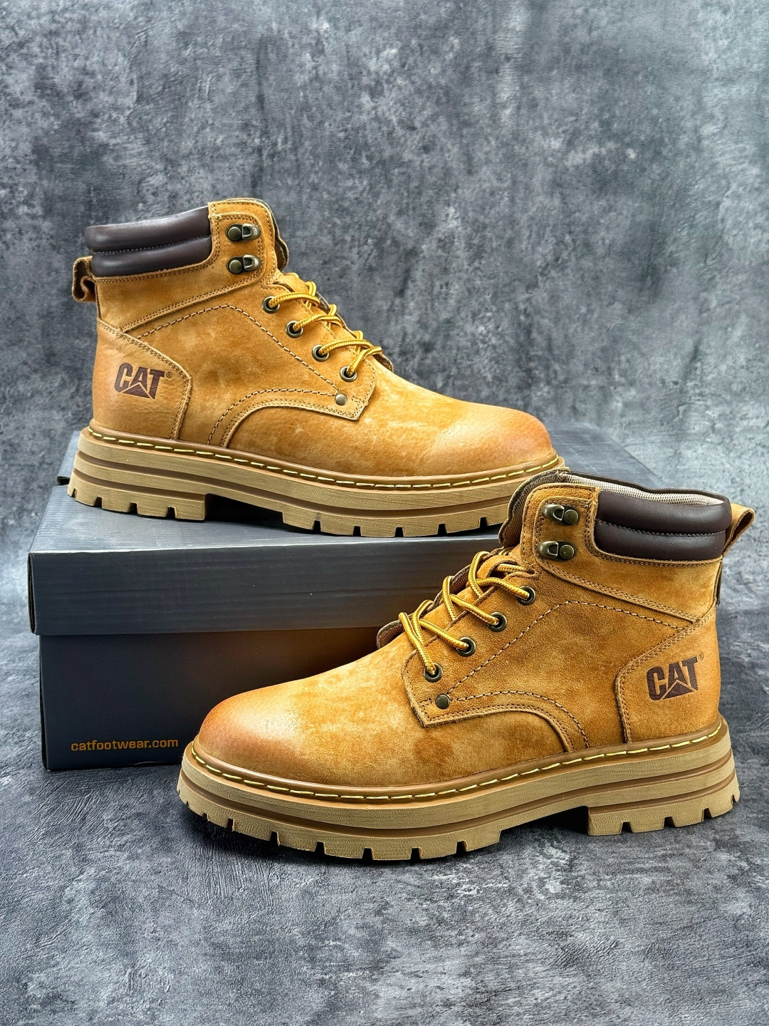 卡特/CAT 2025新版 硬汉推土机品牌 新款上市 高帮工装靴皮鞋/棕色 麦色