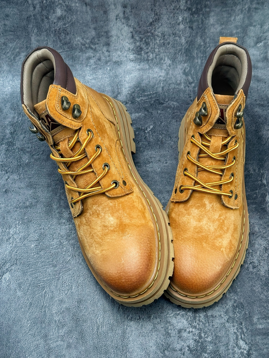 卡特/CAT 2025新版 硬汉推土机品牌 新款上市 高帮工装靴皮鞋/棕色 麦色