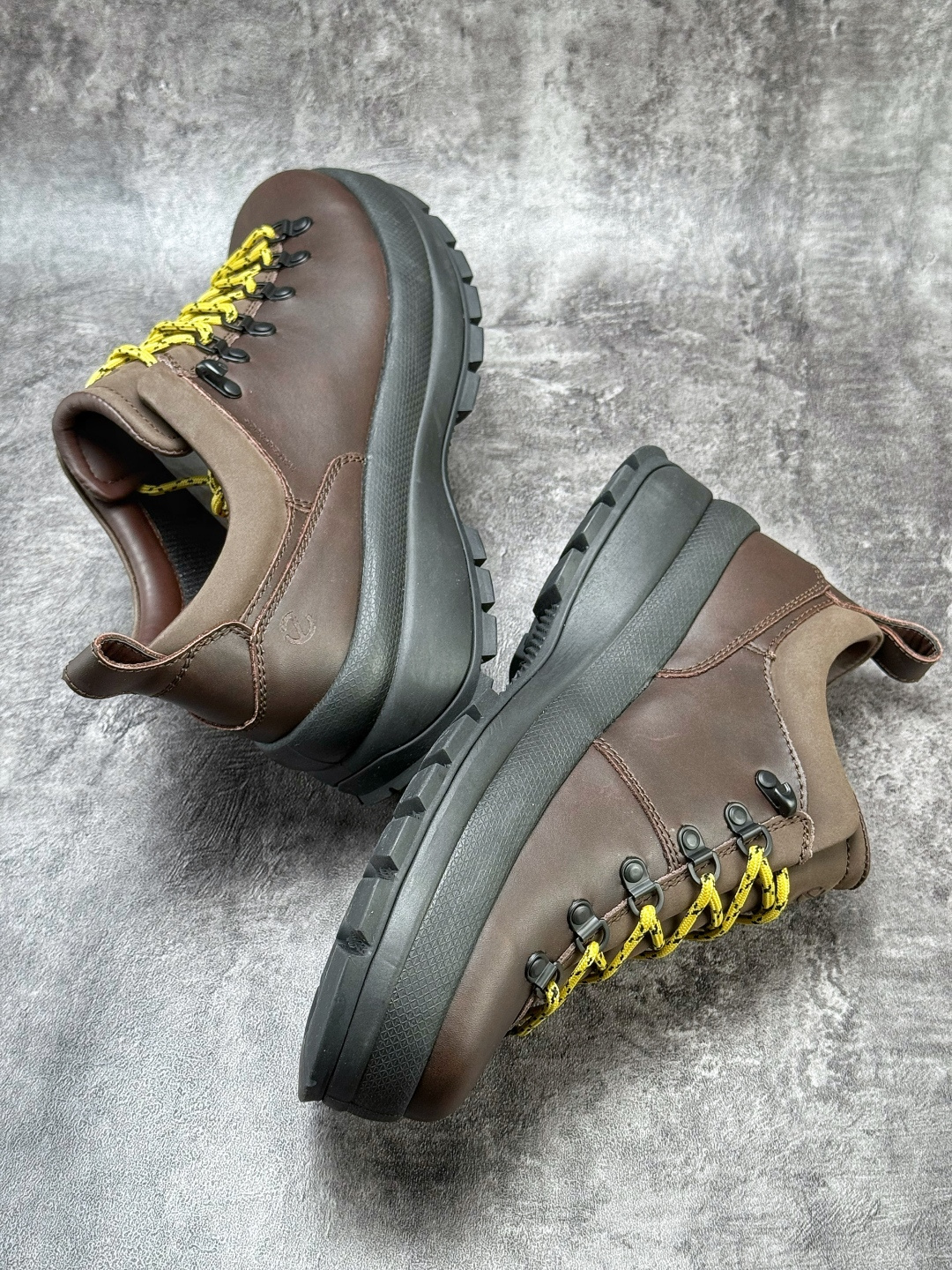 ECCO爱步跑步鞋百搭舒适 秋冬新款厚底休闲运动鞋男鞋