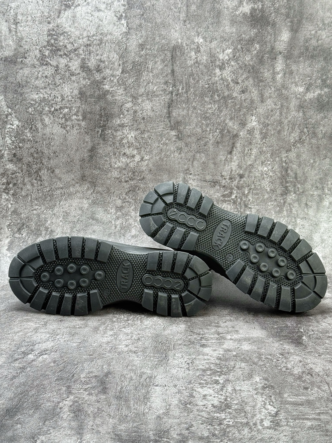 ECCO爱步跑步鞋百搭舒适 秋冬新款厚底休闲运动鞋男鞋