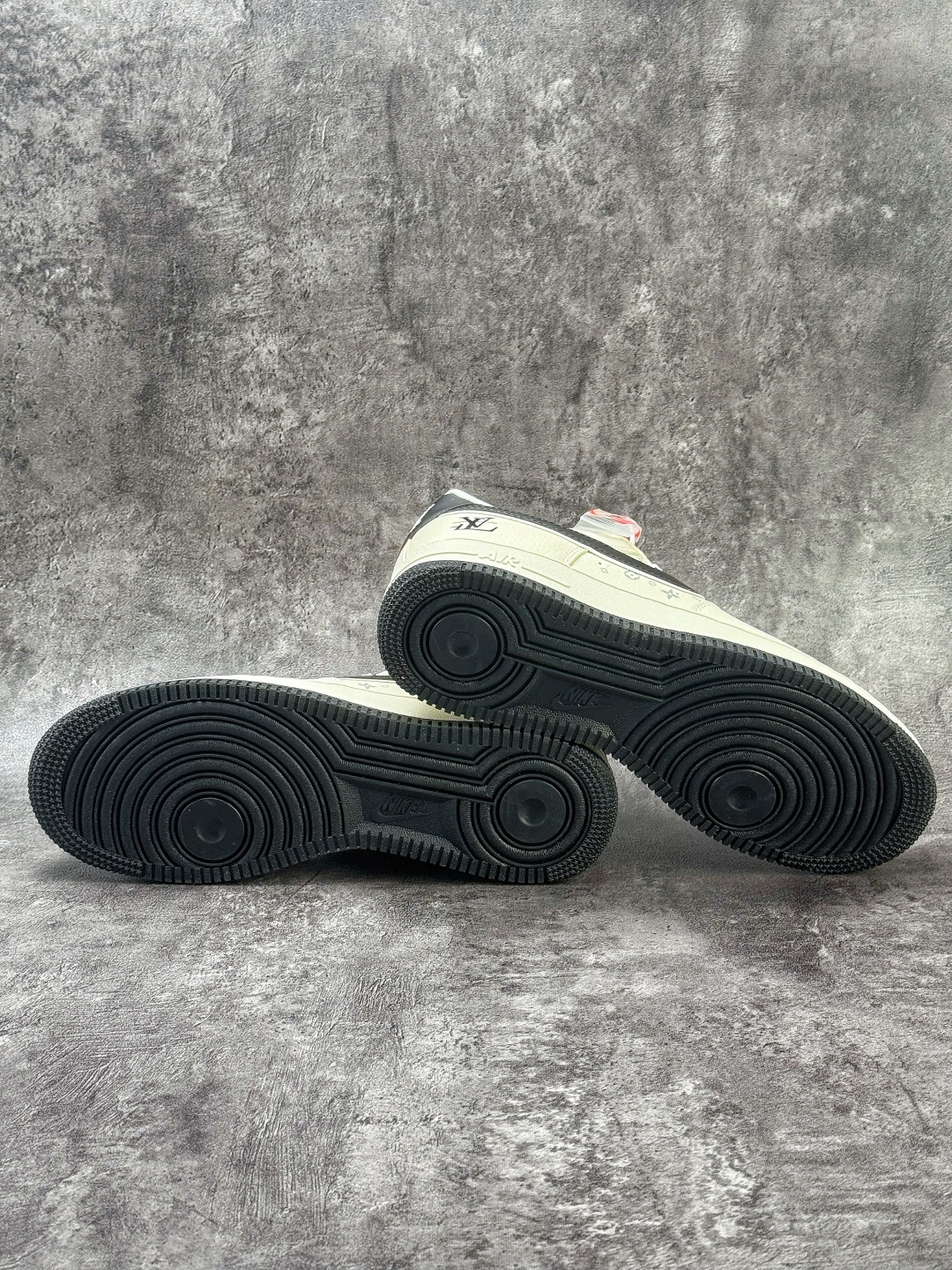 Nike Air Force 1 Low 07 x Louis Vuitton 白黑 LD1999-001