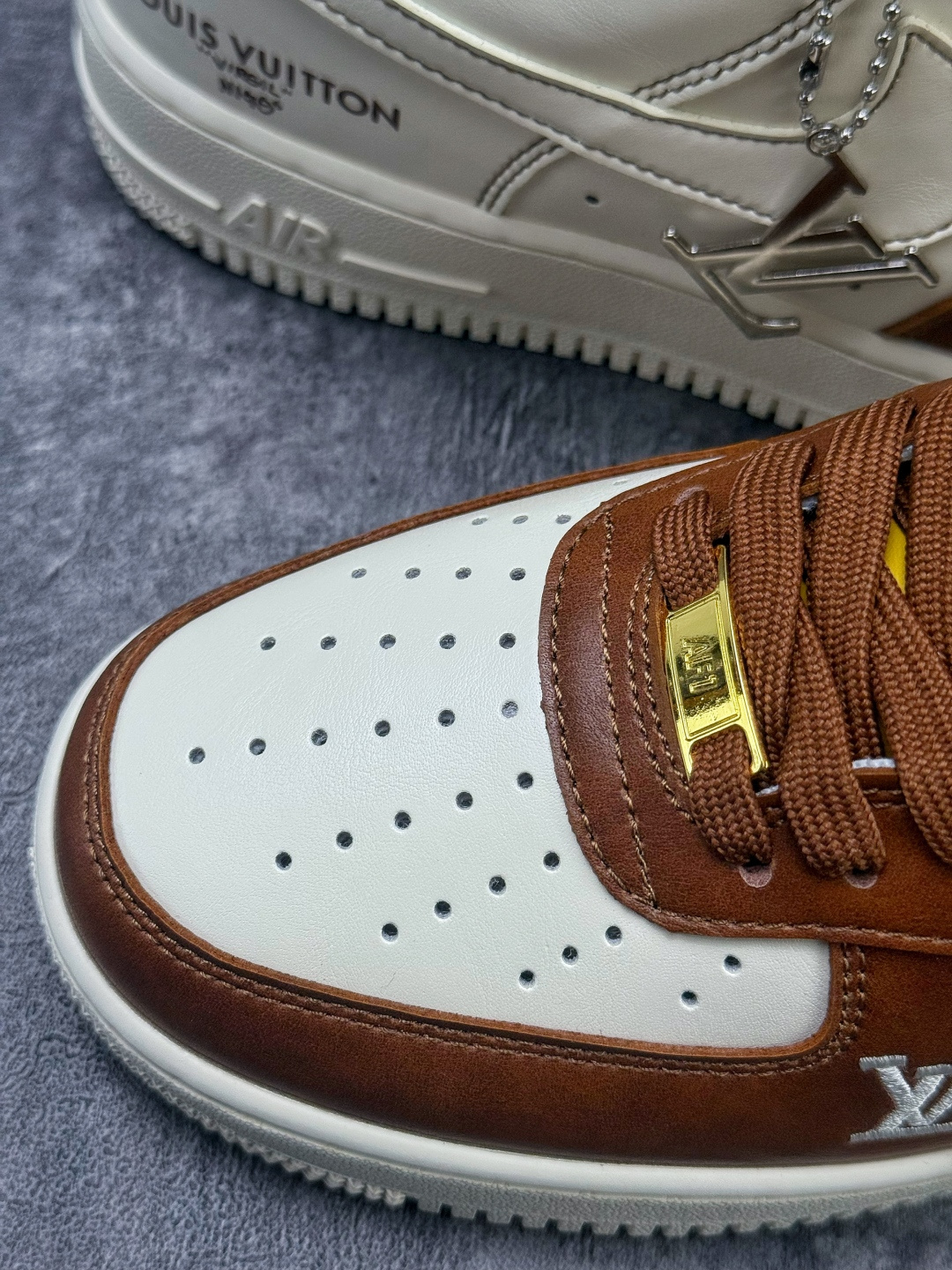 Nike Air Force 1 Low 07 x Louis Vuitton 棕白 IH1817-800
