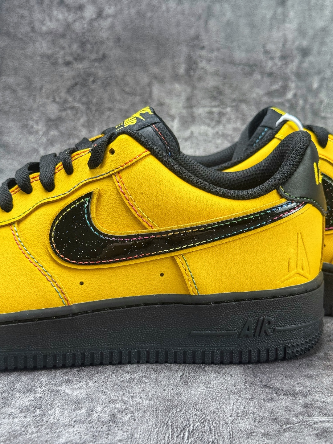 Nike Air Force 1 Low 07 黄黑 IQ2713-700