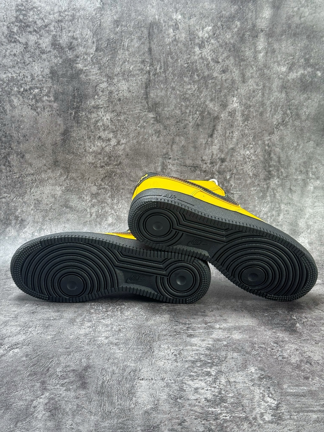 Nike Air Force 1 Low 07 黄黑 IQ2713-700