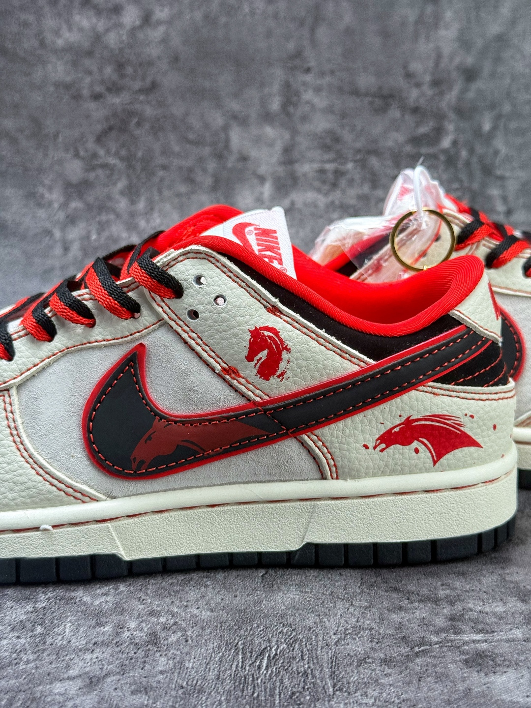 Nike SB Dunk Low 马年限定 白红 DG1988-013