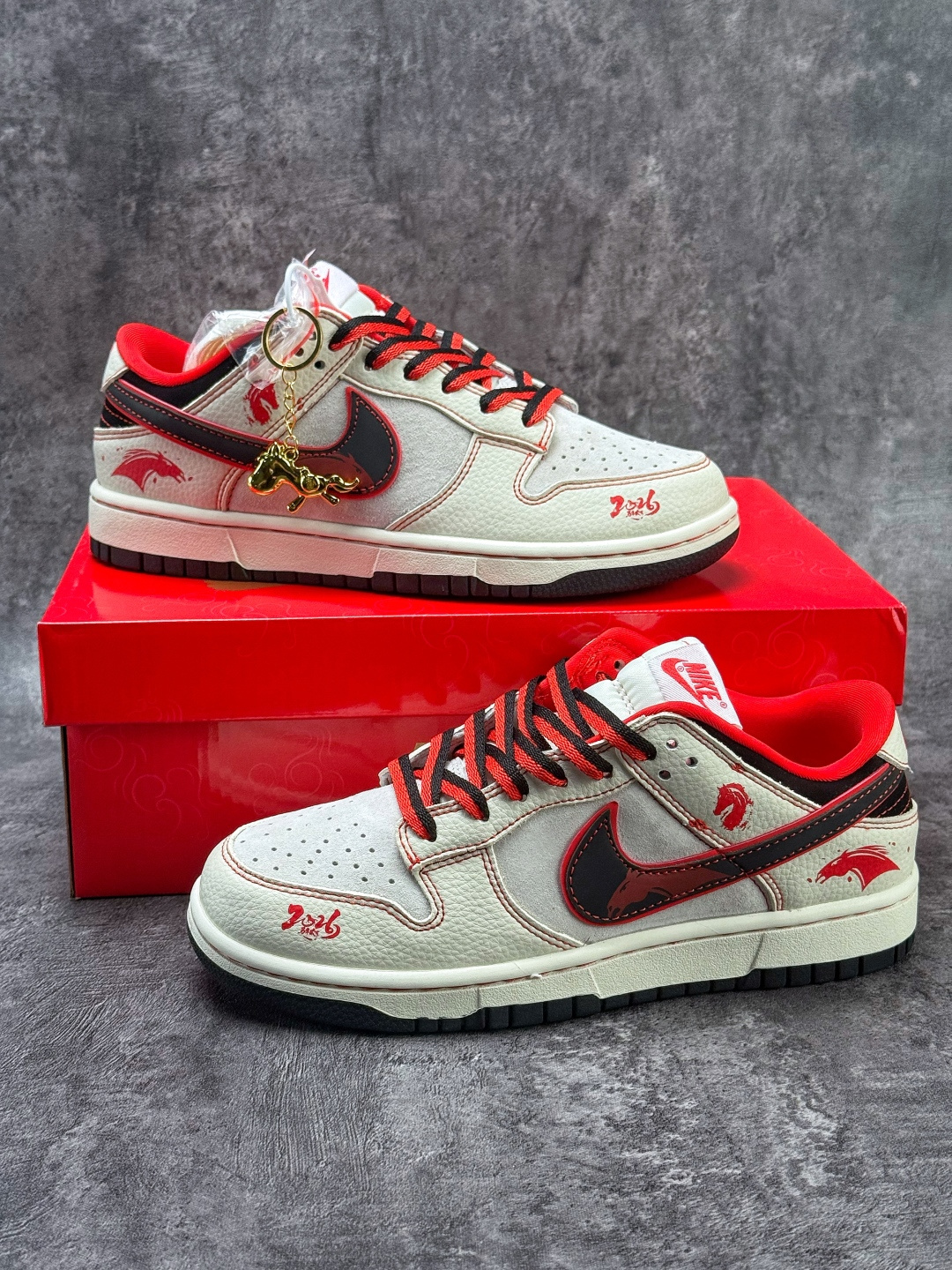 Nike SB Dunk Low 马年限定 白红 DG1988-013