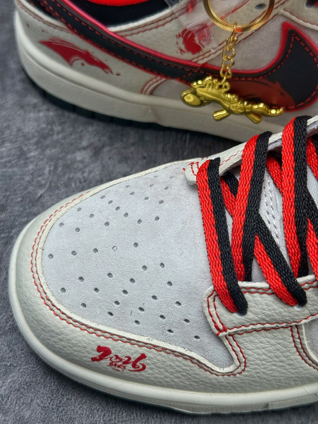 Nike SB Dunk Low 马年限定 白红 DG1988-013