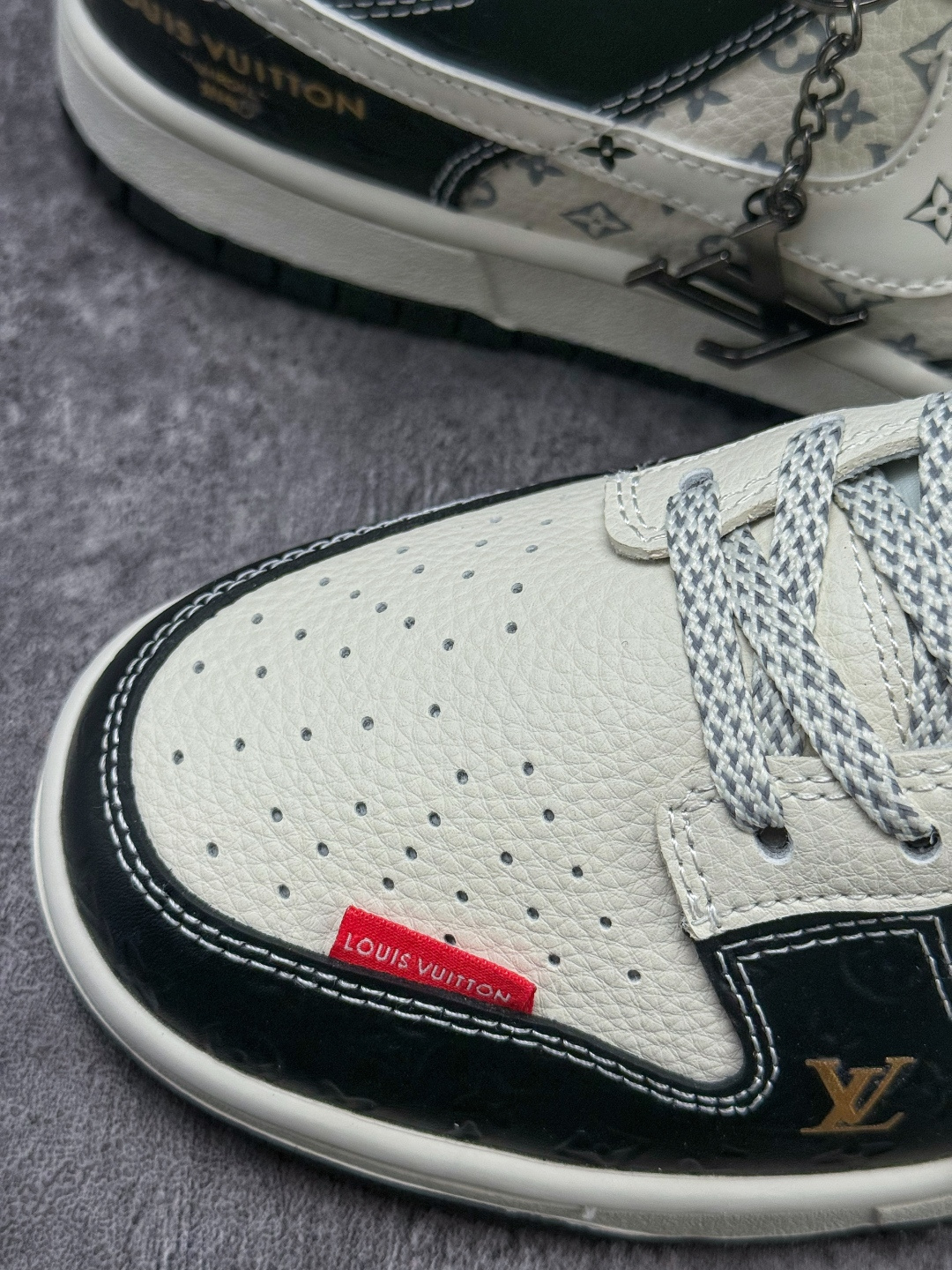 Nike SB Dunk Low x Louis Vuitton 黑白满天星 MN1688-106