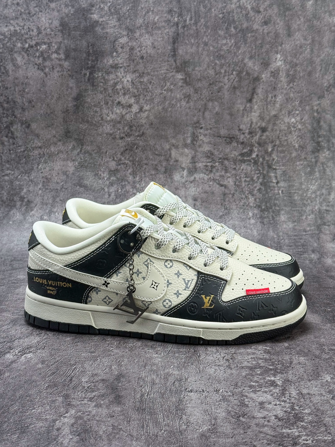 Nike SB Dunk Low x Louis Vuitton 黑白满天星 MN1688-106