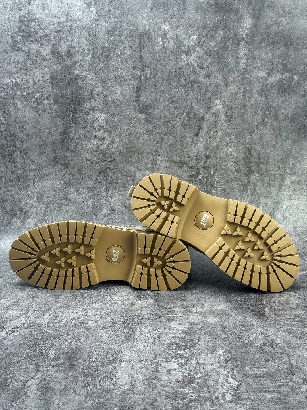 卡特/CAT 2025新版 硬汉推土机品牌 新款上市 高帮工装靴皮鞋/小麦色 灰色-Top High Quatity Cheap Sneakers Fashion Clothing Clothes Bags handbags Shoes of all Brand wholesale With The best Quality And Beautiful Price from China Factory Chinese suppliers wholesaler seller 卡特/CAT 2025新版 硬汉推土机品牌 新款上市 高帮工装靴皮鞋/小麦色 灰色