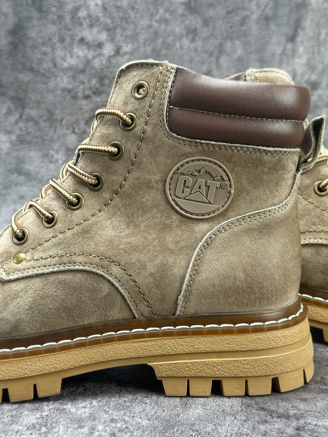 卡特/CAT 2025新版 硬汉推土机品牌 新款上市 高帮工装靴皮鞋/小麦色 灰色-Top High Quatity Cheap Sneakers Fashion Clothing Clothes Bags handbags Shoes of all Brand wholesale With The best Quality And Beautiful Price from China Factory Chinese suppliers wholesaler seller 卡特/CAT 2025新版 硬汉推土机品牌 新款上市 高帮工装靴皮鞋/小麦色 灰色