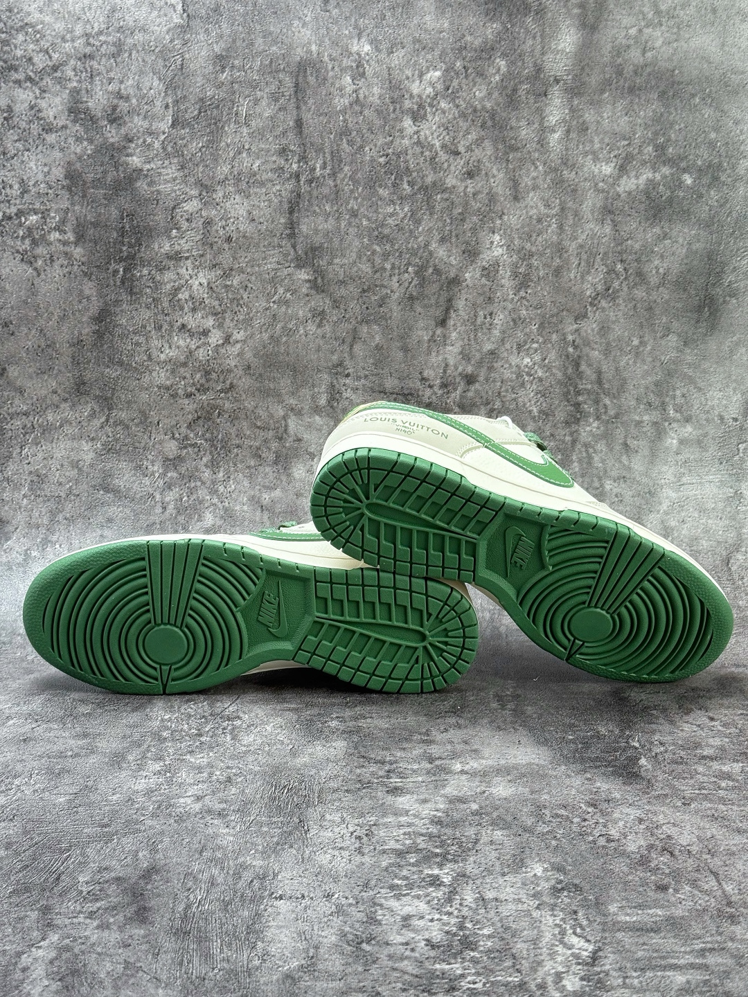 Nike SB Dunk Low x Louis Vuitton 灰白绿满天星 JP1628-001