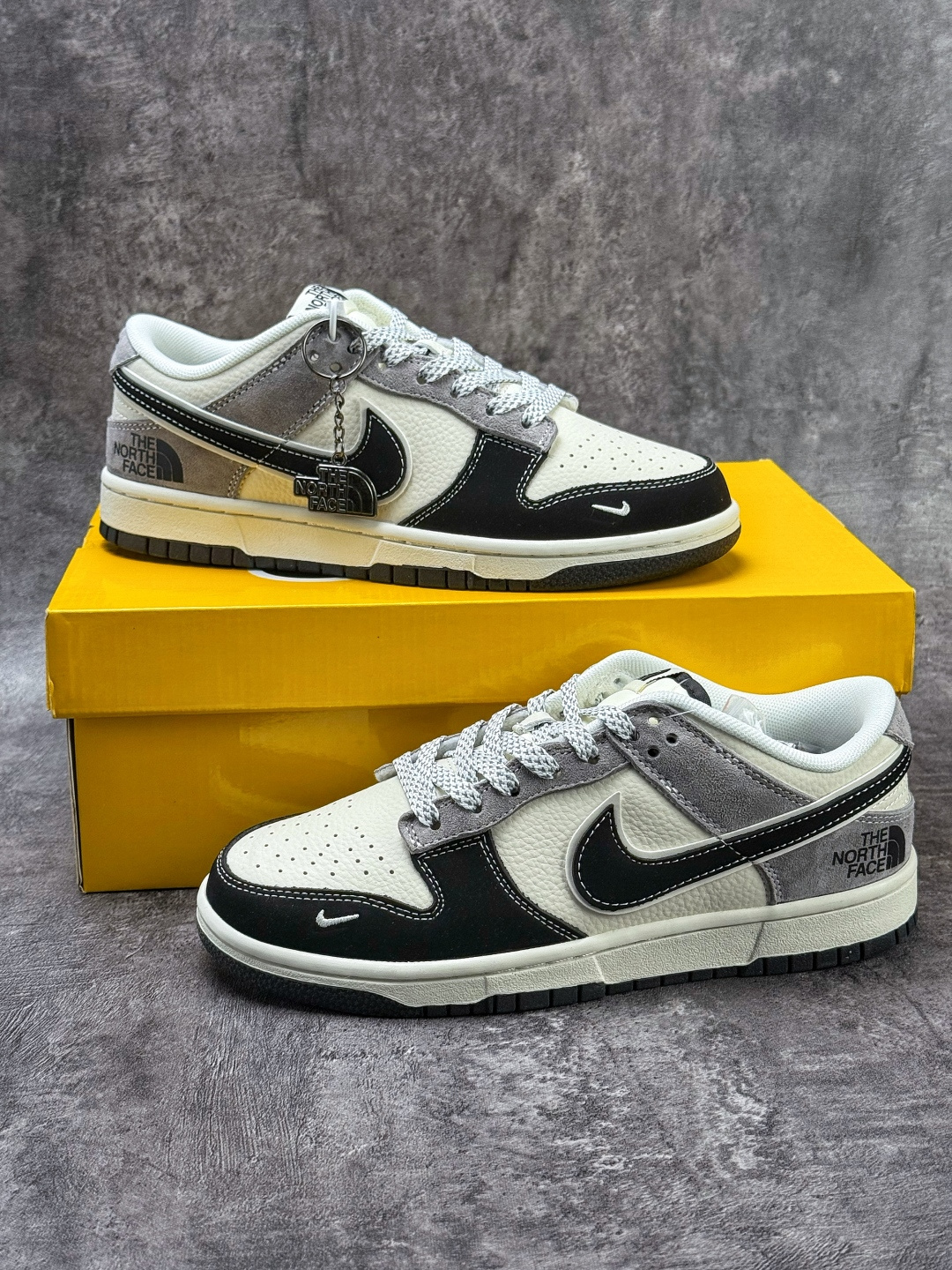 Nike SB Dunk Low x The North Face 黑白灰小勾满天星 DN3168-010