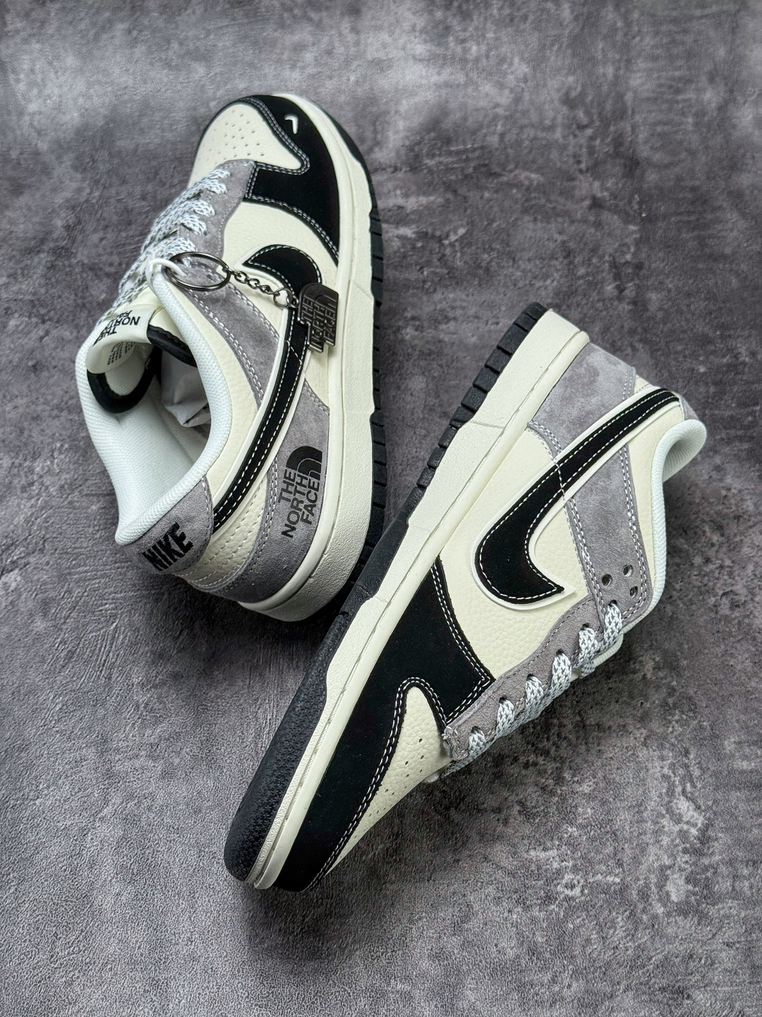 Nike SB Dunk Low x The North Face 黑白灰小勾满天星 DN3168-010