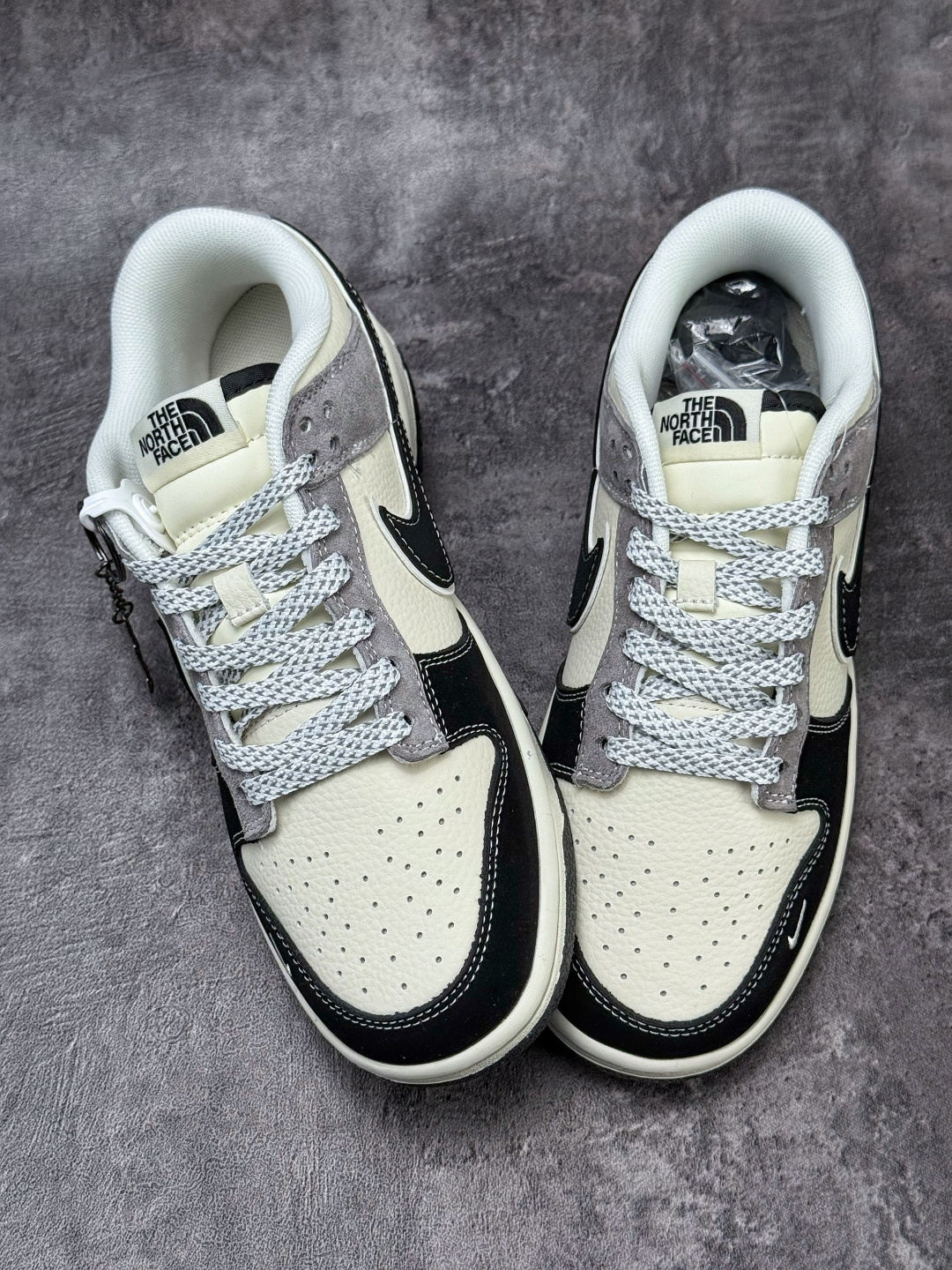 Nike SB Dunk Low x The North Face 黑白灰小勾满天星 DN3168-010