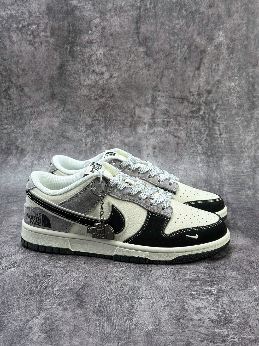 Nike SB Dunk Low x The North Face 黑白灰小勾满天星 DN3168-010