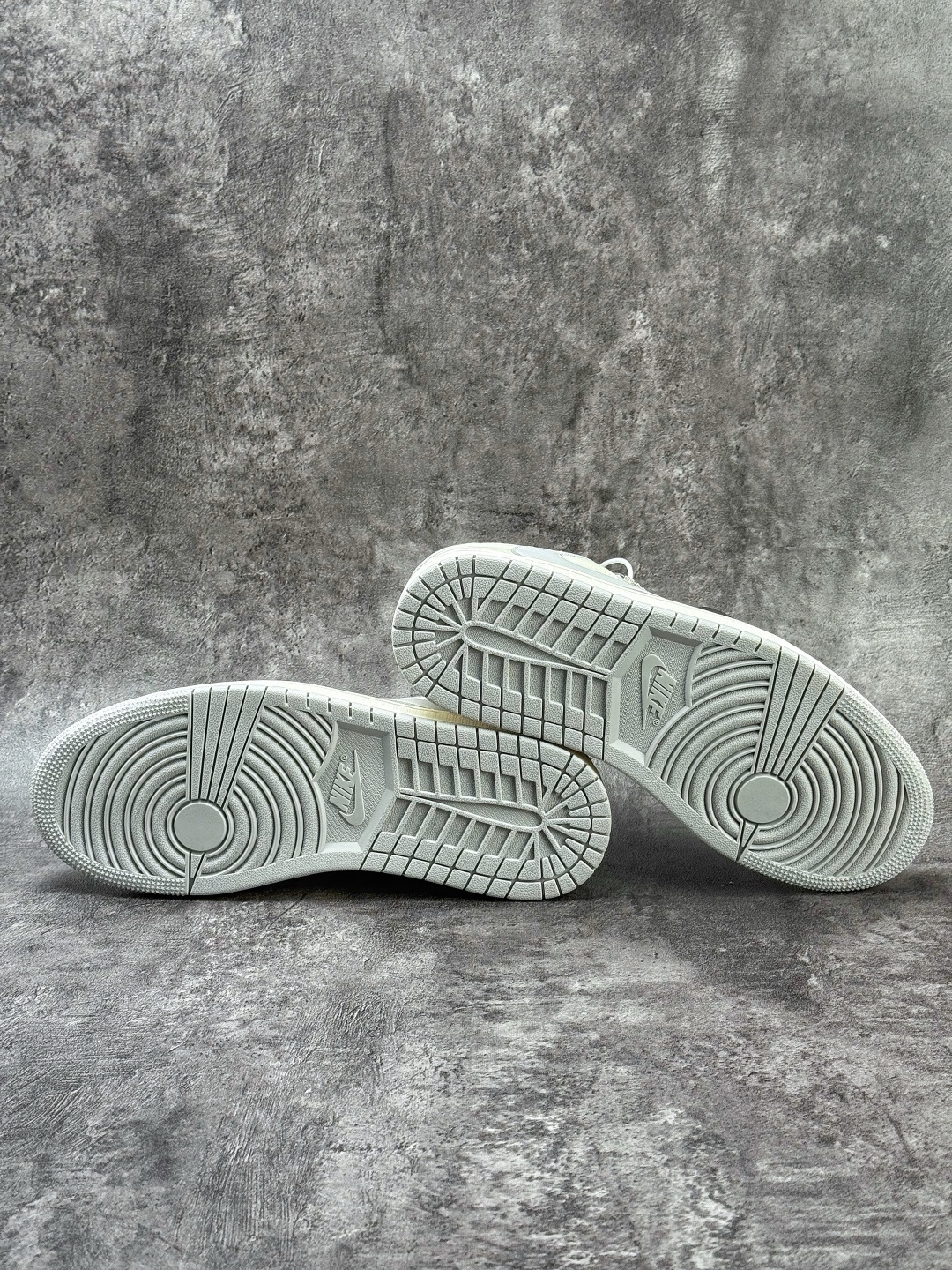 Travis Scott x Nike Air Jordan 1 Low Air Jordan 1 Low 反转白灰闪电倒钩 纯原版本 LK1099-062