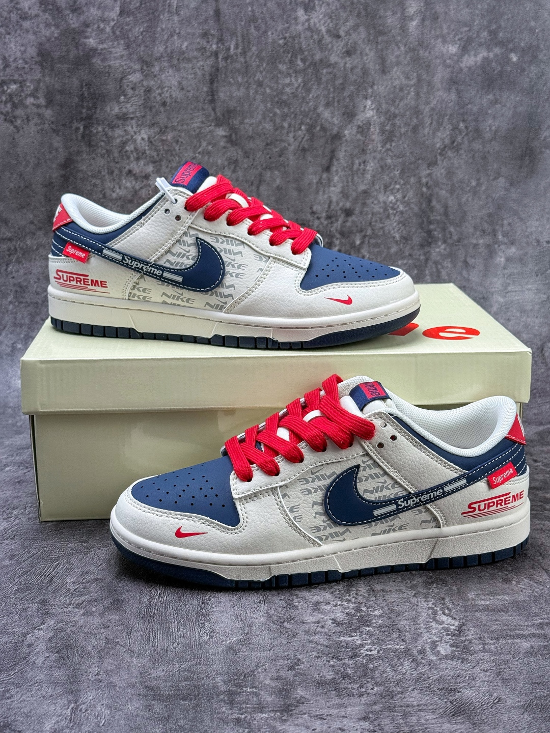 230 Nike SB Dunk Low x Supreme 白蓝红小勾 XD1588-241-Chinese UA Cheap High Quatity Brand Clothes Bags handbags Sneakers wholesale wholesaler seller from China Factory suppliers Fashion Clothing Shoes best Quality Beautiful Price 230 Nike SB Dunk Low x Supreme 白蓝红小勾 XD1588-241