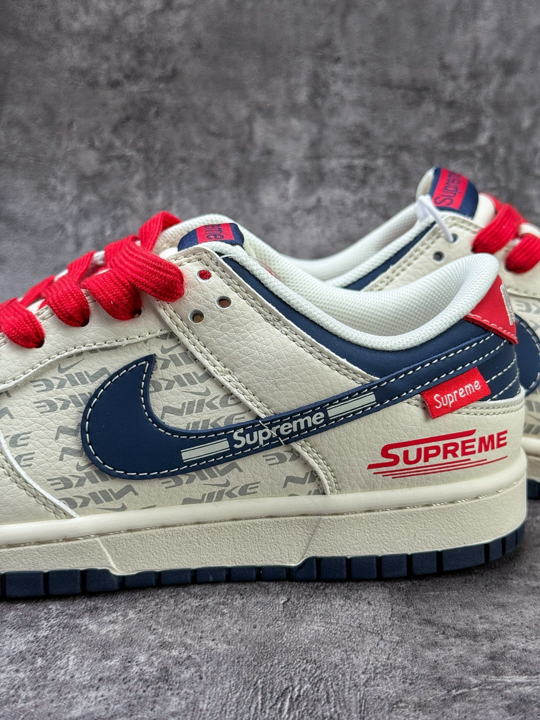 230 Nike SB Dunk Low x Supreme 白蓝红小勾 XD1588-241-Chinese UA Cheap High Quatity Brand Clothes Bags handbags Sneakers wholesale wholesaler seller from China Factory suppliers Fashion Clothing Shoes best Quality Beautiful Price 230 Nike SB Dunk Low x Supreme 白蓝红小勾 XD1588-241