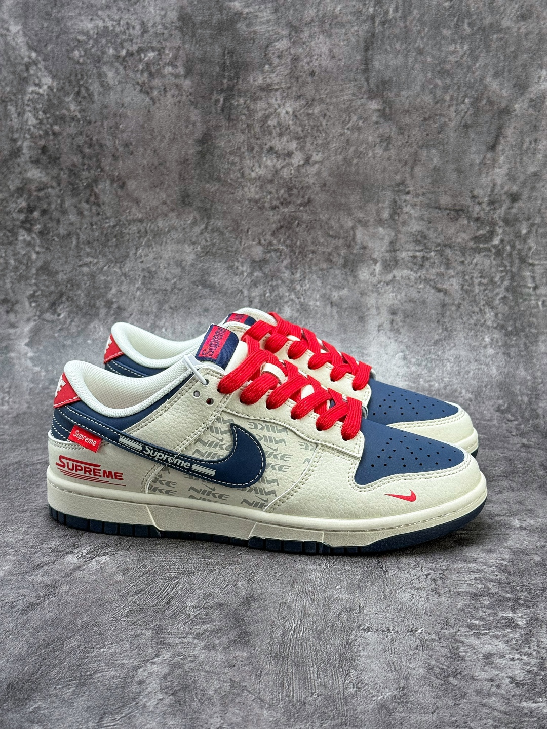 230 Nike SB Dunk Low x Supreme 白蓝红小勾 XD1588-241-Chinese UA Cheap High Quatity Brand Clothes Bags handbags Sneakers wholesale wholesaler seller from China Factory suppliers Fashion Clothing Shoes best Quality Beautiful Price 230 Nike SB Dunk Low x Supreme 白蓝红小勾 XD1588-241