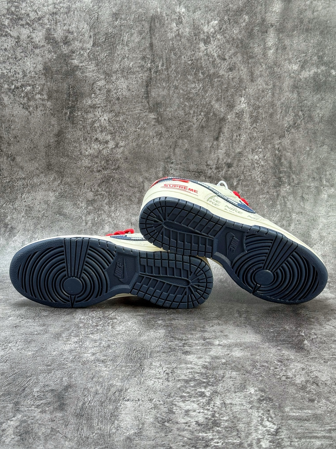 230 Nike SB Dunk Low x Supreme 白蓝红小勾 XD1588-241-Chinese UA Cheap High Quatity Brand Clothes Bags handbags Sneakers wholesale wholesaler seller from China Factory suppliers Fashion Clothing Shoes best Quality Beautiful Price 230 Nike SB Dunk Low x Supreme 白蓝红小勾 XD1588-241