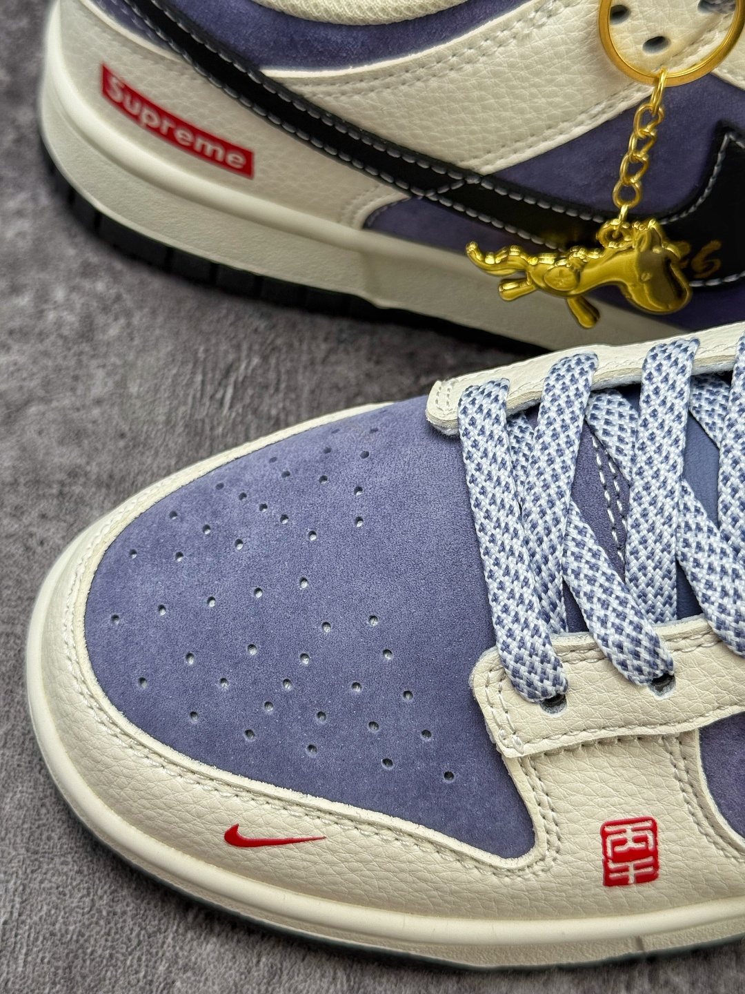 230 Nike SB Dunk Low x Superme 白紫黑小勾满天星 DN3168-015-Chinese UA Cheap High Quatity Brand Clothes Bags handbags Sneakers wholesale wholesaler seller from China Factory suppliers Fashion Clothing Shoes best Quality Beautiful Price 230 Nike SB Dunk Low x Superme 白紫黑小勾满天星 DN3168-015