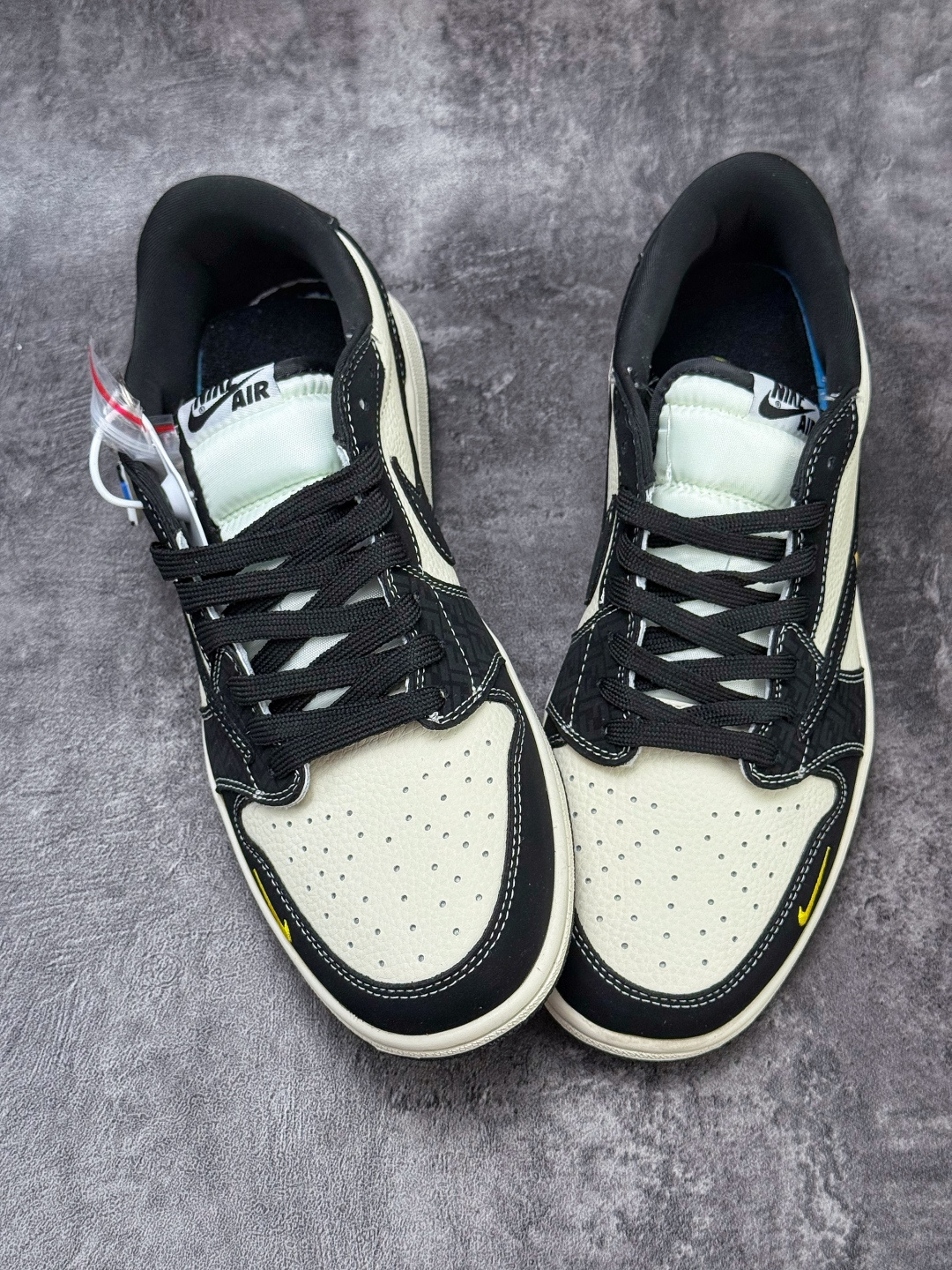 230 Travis Scott x Nike Air Jordan 1 Low x Fendi Air Jordan 1 Low 反转黑白小勾倒钩 DD7866-110-Chinese UA Cheap High Quatity Brand Clothes Bags handbags Sneakers wholesale wholesaler seller from China Factory suppliers Fashion Clothing Shoes best Quality Beautiful Price 230 Travis Scott x Nike Air Jordan 1 Low x Fendi Air Jordan 1 Low 反转黑白小勾倒钩 DD7866-110