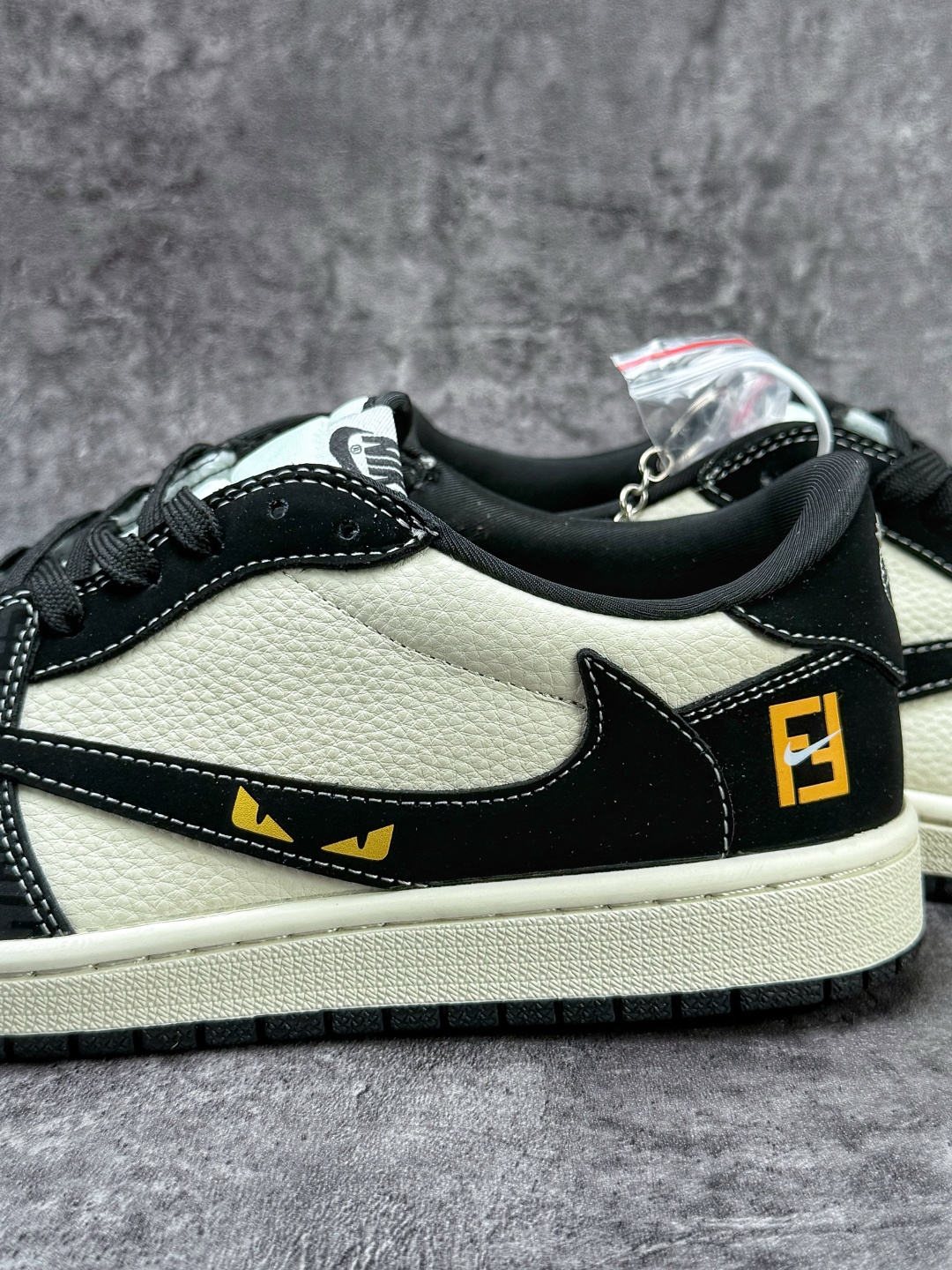 230 Travis Scott x Nike Air Jordan 1 Low x Fendi Air Jordan 1 Low 反转黑白小勾倒钩 DD7866-110-Chinese UA Cheap High Quatity Brand Clothes Bags handbags Sneakers wholesale wholesaler seller from China Factory suppliers Fashion Clothing Shoes best Quality Beautiful Price 230 Travis Scott x Nike Air Jordan 1 Low x Fendi Air Jordan 1 Low 反转黑白小勾倒钩 DD7866-110