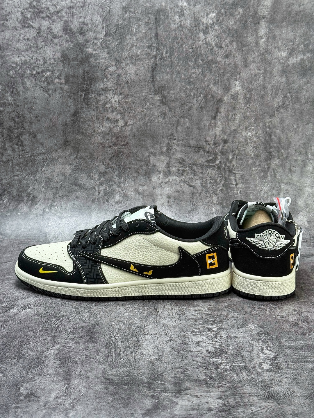 230 Travis Scott x Nike Air Jordan 1 Low x Fendi Air Jordan 1 Low 反转黑白小勾倒钩 DD7866-110-Chinese UA Cheap High Quatity Brand Clothes Bags handbags Sneakers wholesale wholesaler seller from China Factory suppliers Fashion Clothing Shoes best Quality Beautiful Price 230 Travis Scott x Nike Air Jordan 1 Low x Fendi Air Jordan 1 Low 反转黑白小勾倒钩 DD7866-110
