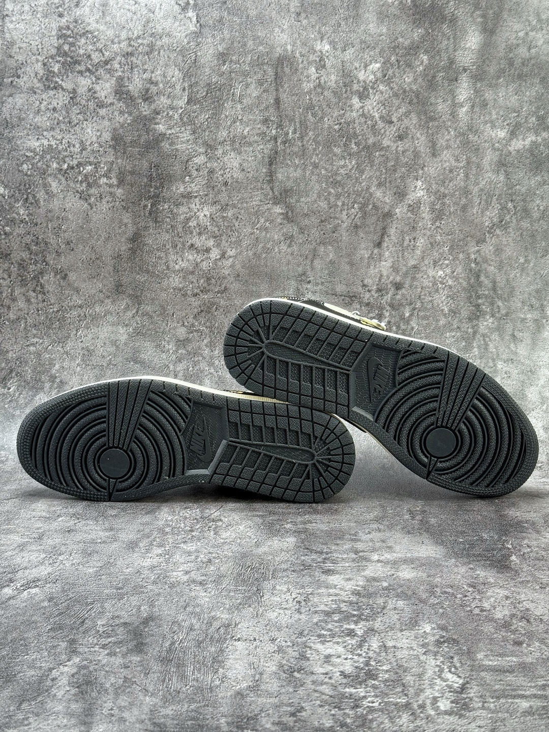 230 Travis Scott x Nike Air Jordan 1 Low x Fendi Air Jordan 1 Low 反转黑白小勾倒钩 DD7866-110-Chinese UA Cheap High Quatity Brand Clothes Bags handbags Sneakers wholesale wholesaler seller from China Factory suppliers Fashion Clothing Shoes best Quality Beautiful Price 230 Travis Scott x Nike Air Jordan 1 Low x Fendi Air Jordan 1 Low 反转黑白小勾倒钩 DD7866-110