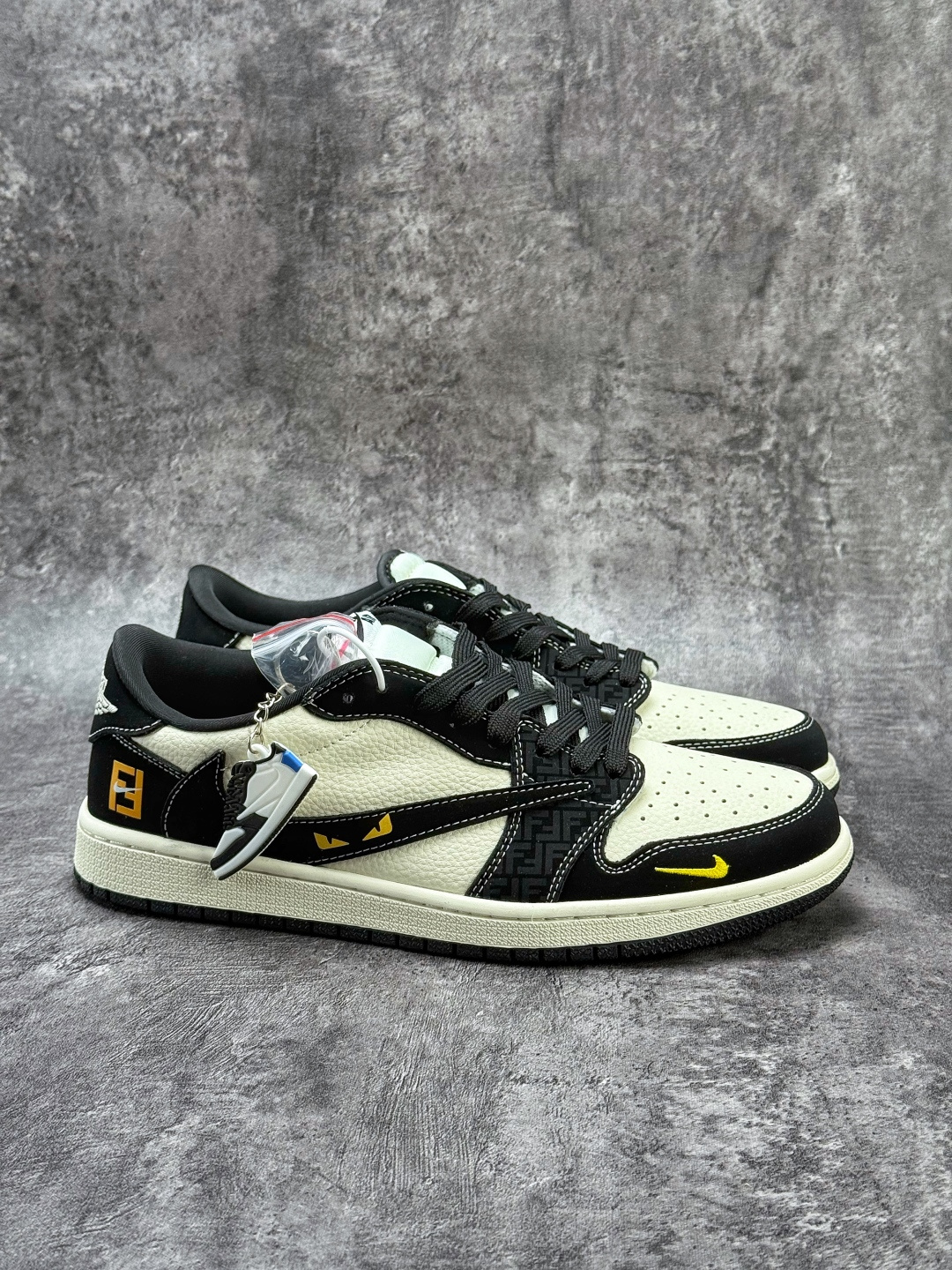 230 Travis Scott x Nike Air Jordan 1 Low x Fendi Air Jordan 1 Low 反转黑白小勾倒钩 DD7866-110-Chinese UA Cheap High Quatity Brand Clothes Bags handbags Sneakers wholesale wholesaler seller from China Factory suppliers Fashion Clothing Shoes best Quality Beautiful Price 230 Travis Scott x Nike Air Jordan 1 Low x Fendi Air Jordan 1 Low 反转黑白小勾倒钩 DD7866-110