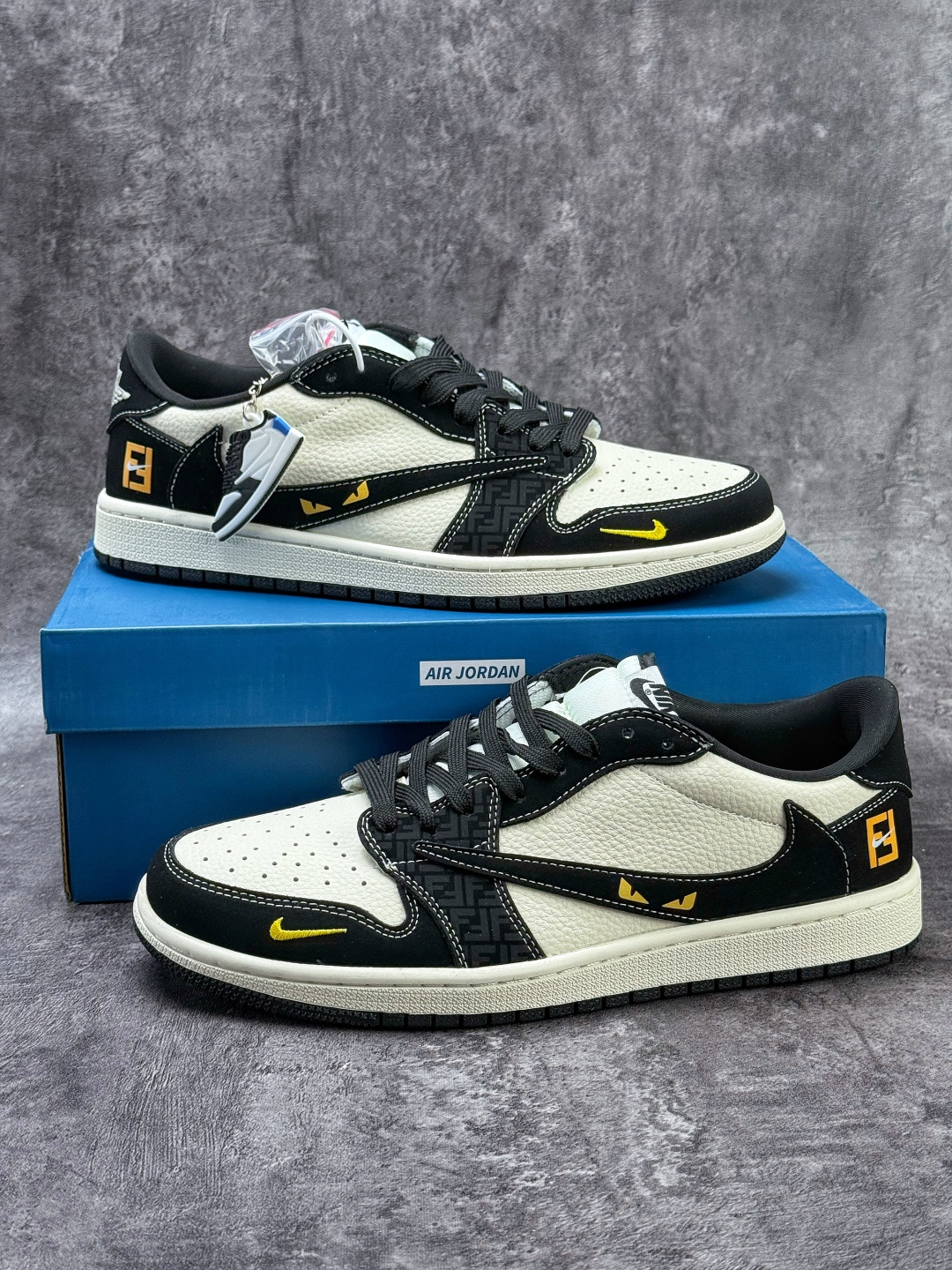 230 Travis Scott x Nike Air Jordan 1 Low x Fendi Air Jordan 1 Low 反转黑白小勾倒钩 DD7866-110-Chinese UA Cheap High Quatity Brand Clothes Bags handbags Sneakers wholesale wholesaler seller from China Factory suppliers Fashion Clothing Shoes best Quality Beautiful Price 230 Travis Scott x Nike Air Jordan 1 Low x Fendi Air Jordan 1 Low 反转黑白小勾倒钩 DD7866-110