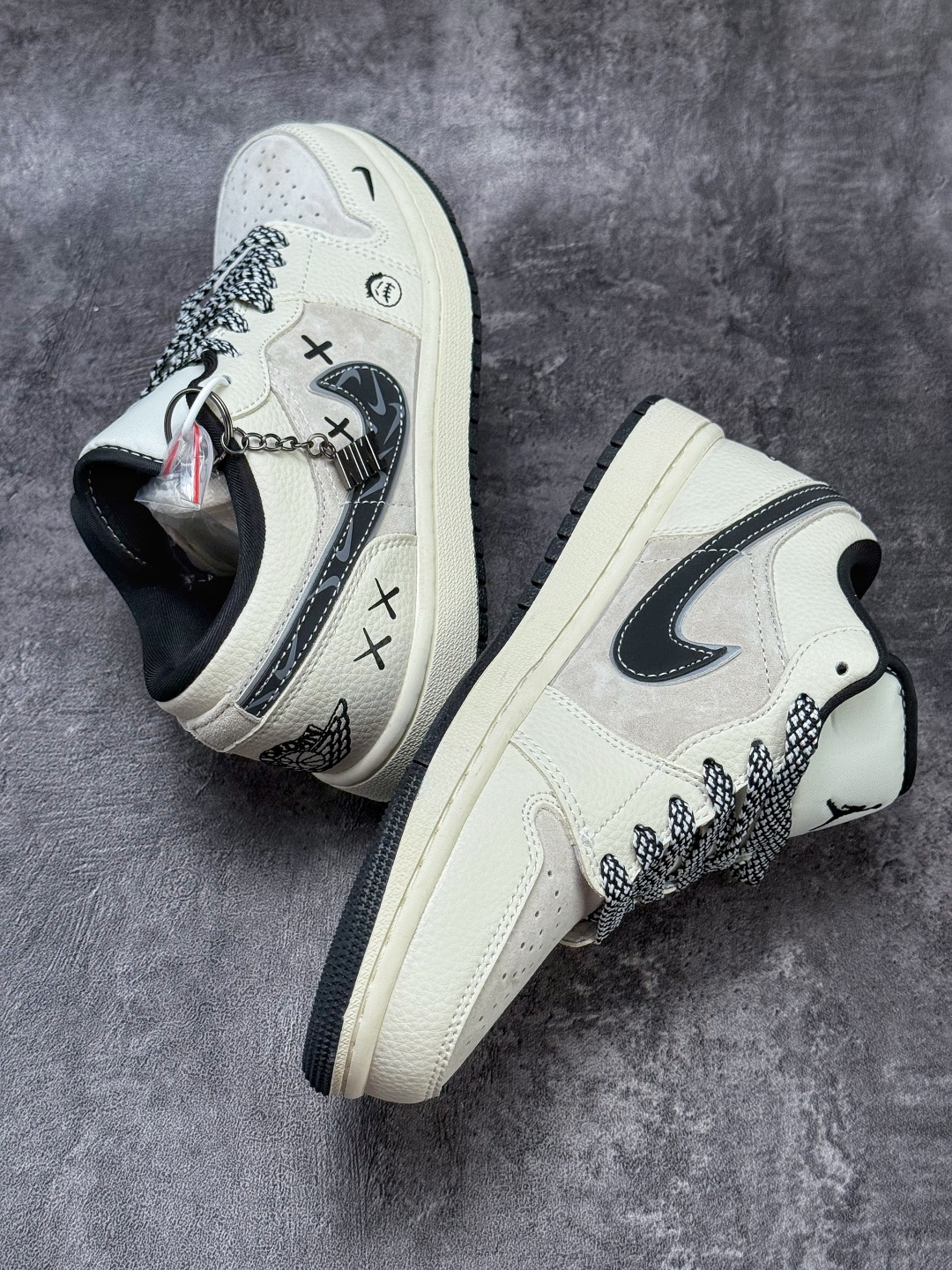 Nike Jordan Air Jordan 1 白灰小勾满天星 LR8888-019-Top High Quatity Cheap Sneakers Fashion Clothing Clothes Bags handbags Shoes of all Brand wholesale With The best Quality And Beautiful Price from China Factory Chinese suppliers wholesaler seller Nike Jordan Air Jordan 1 白灰小勾满天星 LR8888-019