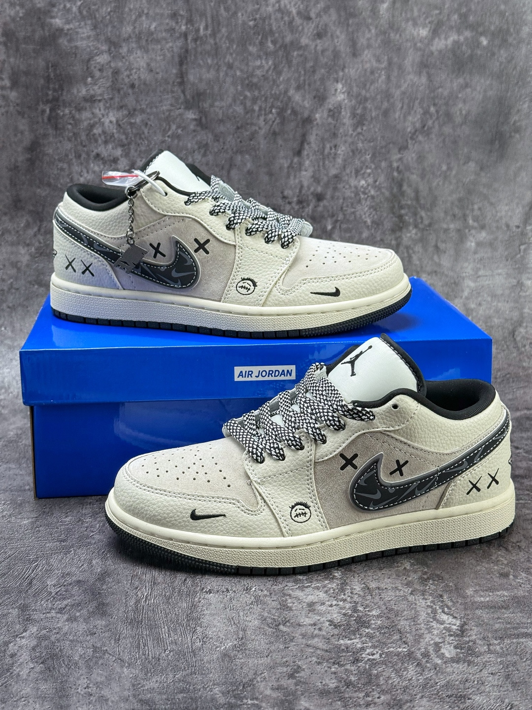 Nike Jordan Air Jordan 1 白灰小勾满天星 LR8888-019-Top High Quatity Cheap Sneakers Fashion Clothing Clothes Bags handbags Shoes of all Brand wholesale With The best Quality And Beautiful Price from China Factory Chinese suppliers wholesaler seller Nike Jordan Air Jordan 1 白灰小勾满天星 LR8888-019