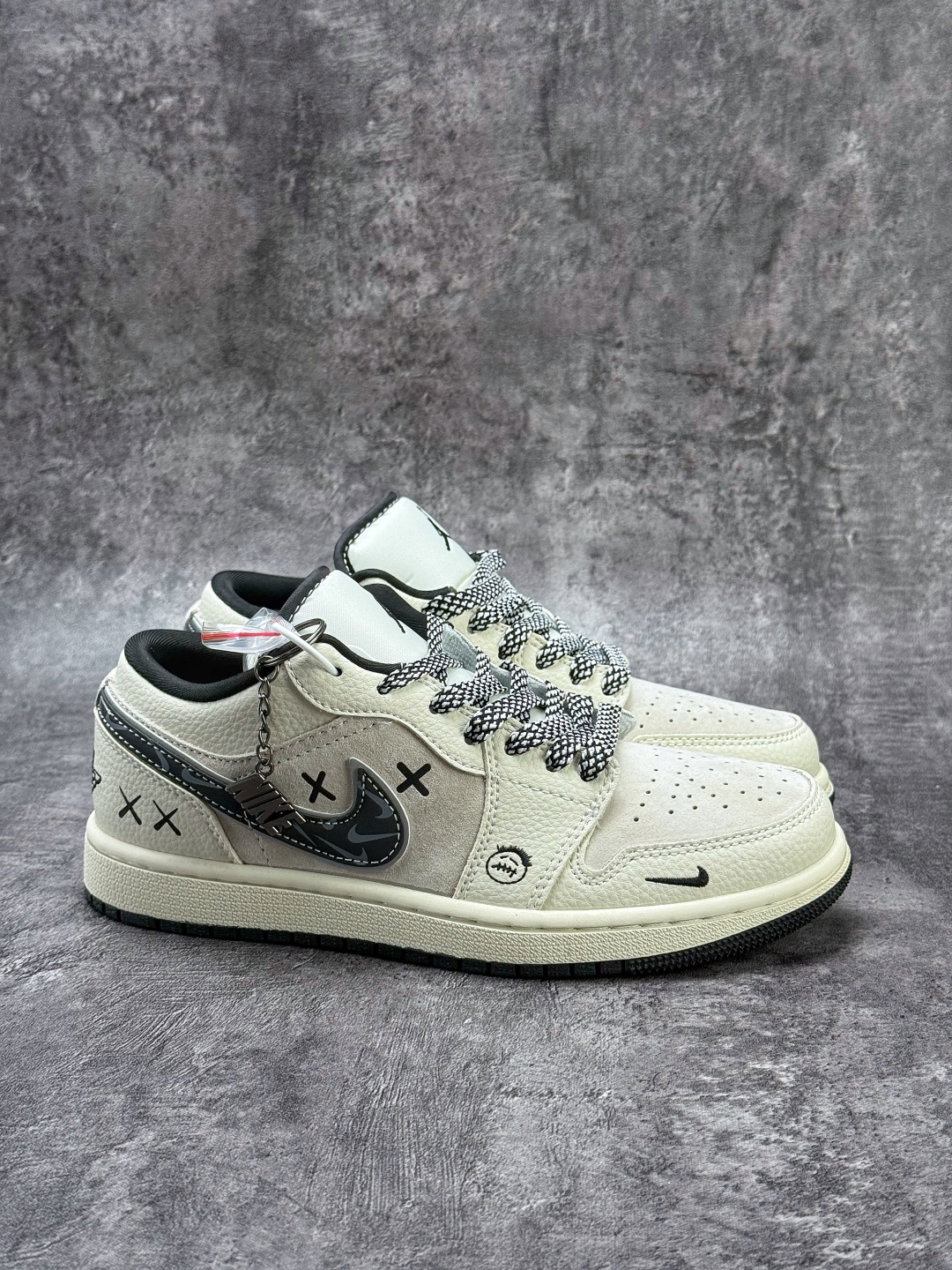 Nike Jordan Air Jordan 1 白灰小勾满天星 LR8888-019-Top High Quatity Cheap Sneakers Fashion Clothing Clothes Bags handbags Shoes of all Brand wholesale With The best Quality And Beautiful Price from China Factory Chinese suppliers wholesaler seller Nike Jordan Air Jordan 1 白灰小勾满天星 LR8888-019