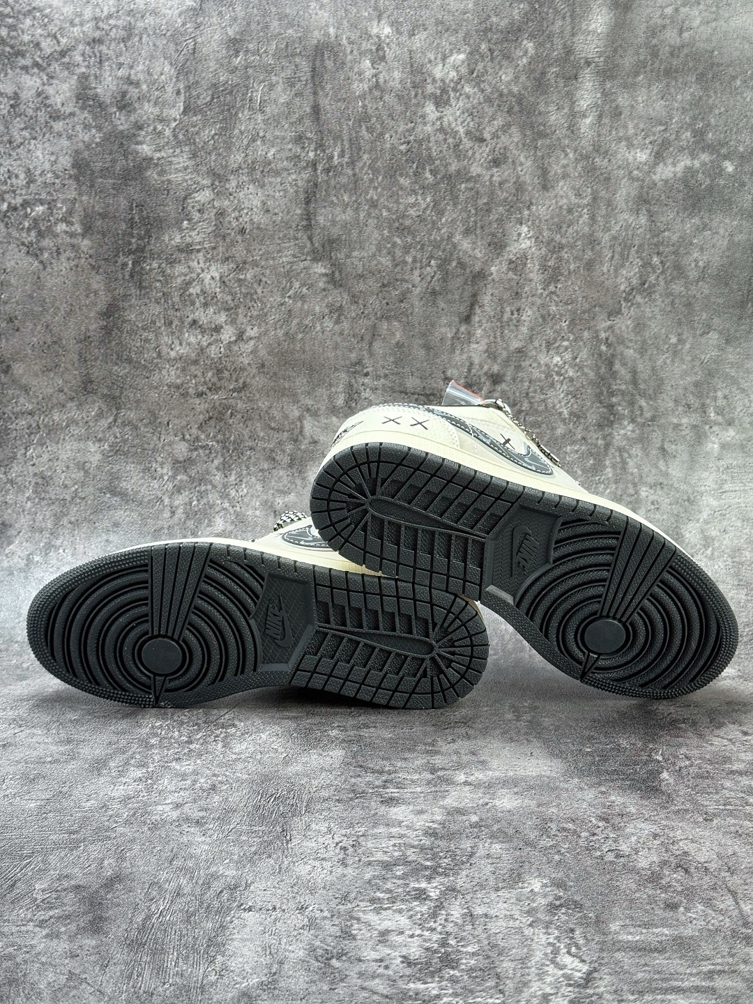 Nike Jordan Air Jordan 1 白灰小勾满天星 LR8888-019-Top High Quatity Cheap Sneakers Fashion Clothing Clothes Bags handbags Shoes of all Brand wholesale With The best Quality And Beautiful Price from China Factory Chinese suppliers wholesaler seller Nike Jordan Air Jordan 1 白灰小勾满天星 LR8888-019