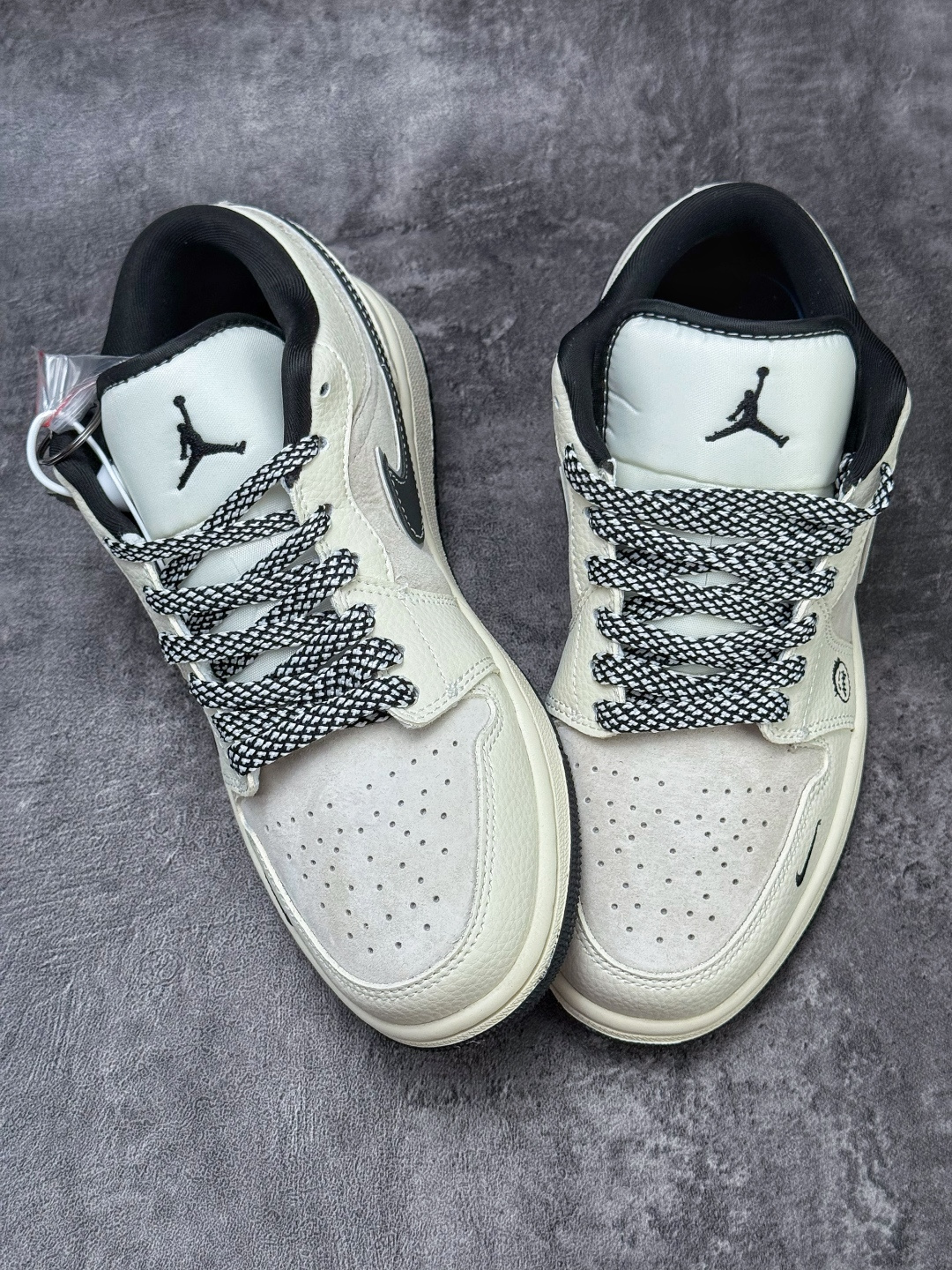 Nike Jordan Air Jordan 1 白灰小勾满天星 LR8888-019-Top High Quatity Cheap Sneakers Fashion Clothing Clothes Bags handbags Shoes of all Brand wholesale With The best Quality And Beautiful Price from China Factory Chinese suppliers wholesaler seller Nike Jordan Air Jordan 1 白灰小勾满天星 LR8888-019