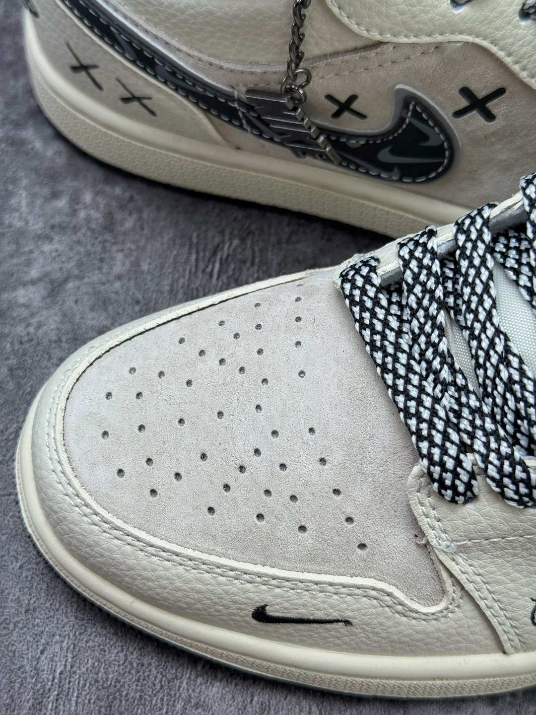 Nike Jordan Air Jordan 1 白灰小勾满天星 LR8888-019-Top High Quatity Cheap Sneakers Fashion Clothing Clothes Bags handbags Shoes of all Brand wholesale With The best Quality And Beautiful Price from China Factory Chinese suppliers wholesaler seller Nike Jordan Air Jordan 1 白灰小勾满天星 LR8888-019