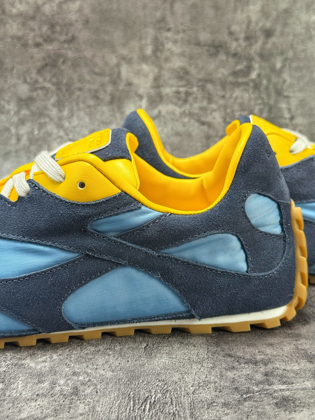 Bottega Veneta葆蝶家 Orbit Flash 小羊皮 圆头系带 薄底德训鞋 838384 V3MS2 4290