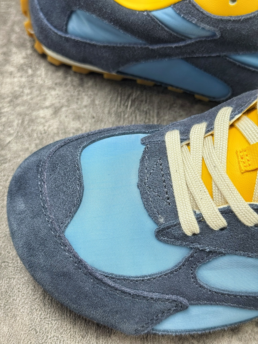 Bottega Veneta葆蝶家 Orbit Flash 小羊皮 圆头系带 薄底德训鞋 838384 V3MS2 4290