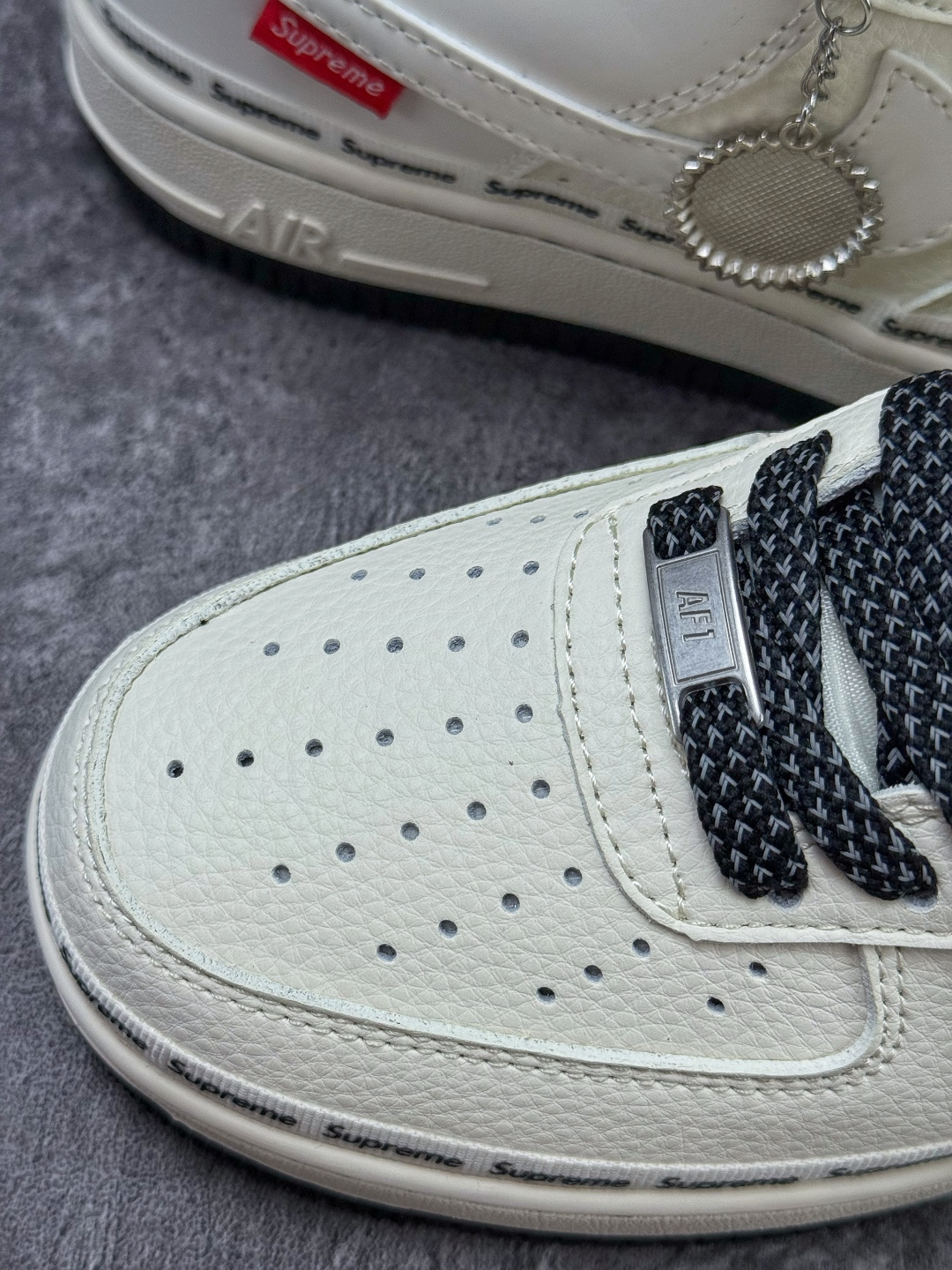 Nike Air Force 1 Low 07 x Superme 白黑满天星 XX3168-222-Top High Quatity Cheap Sneakers Fashion Clothing Clothes Bags handbags Shoes of all Brand wholesale With The best Quality And Beautiful Price from China Factory Chinese suppliers wholesaler seller Nike Air Force 1 Low 07 x Superme 白黑满天星 XX3168-222