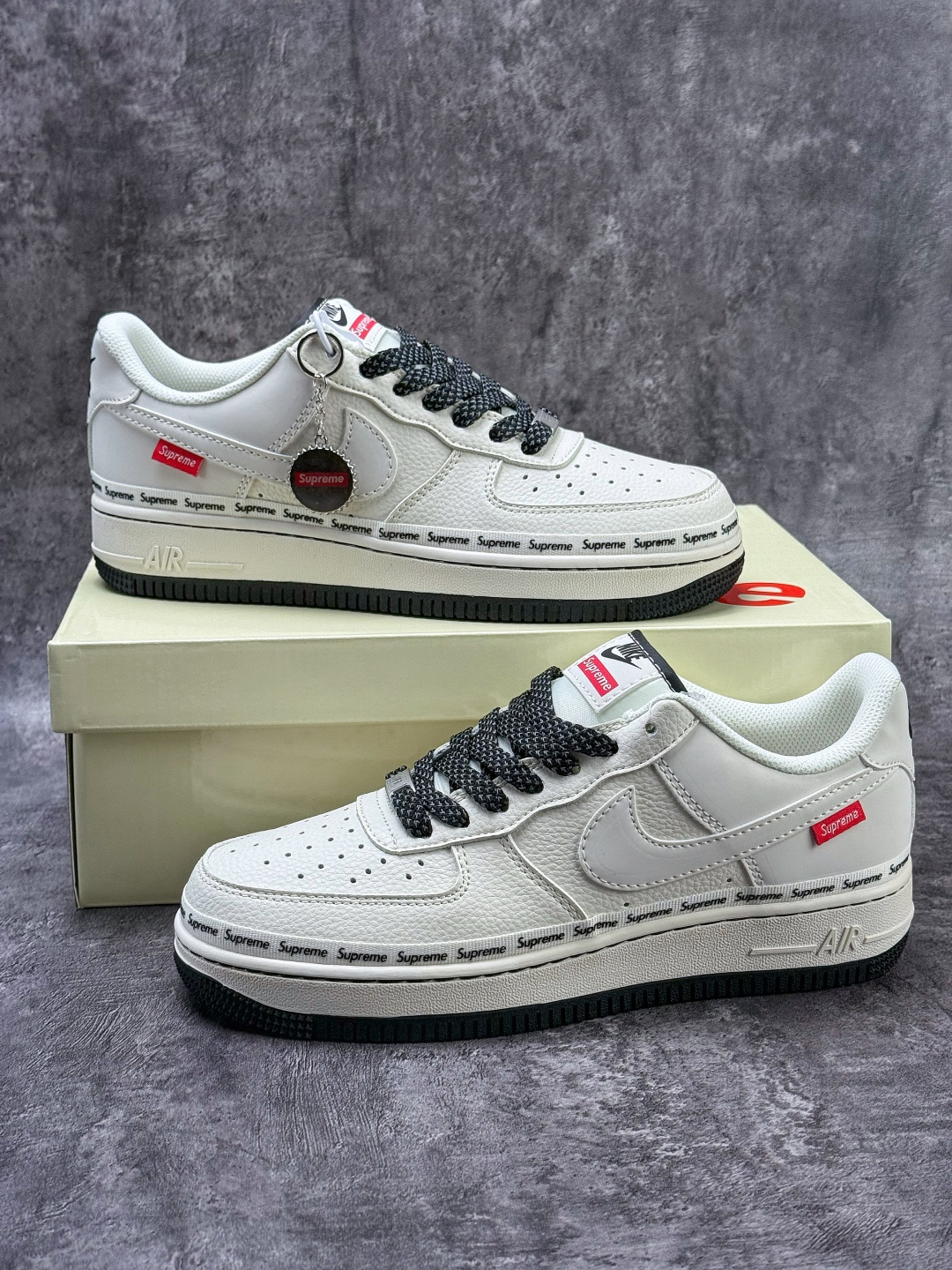 Nike Air Force 1 Low 07 x Superme 白黑满天星 XX3168-222-Top High Quatity Cheap Sneakers Fashion Clothing Clothes Bags handbags Shoes of all Brand wholesale With The best Quality And Beautiful Price from China Factory Chinese suppliers wholesaler seller Nike Air Force 1 Low 07 x Superme 白黑满天星 XX3168-222
