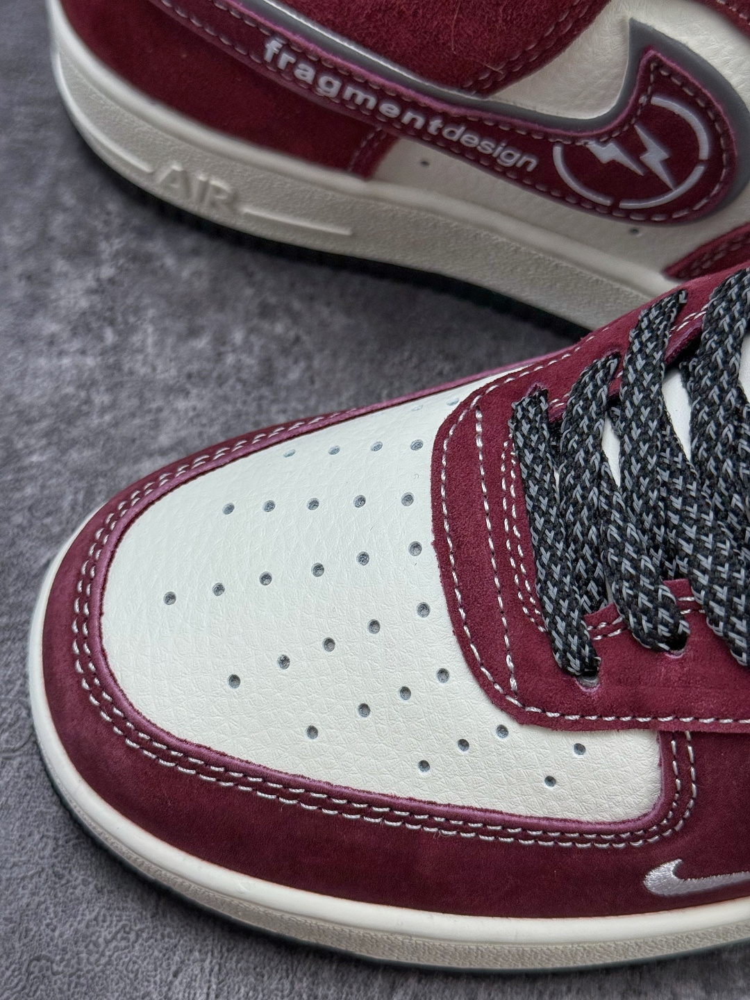 Nike Air Force 1 Low 07 x Fragment Design 红白小勾满天星 SS1979-002-Top High Quatity Cheap Sneakers Fashion Clothing Clothes Bags handbags Shoes of all Brand wholesale With The best Quality And Beautiful Price from China Factory Chinese suppliers wholesaler seller Nike Air Force 1 Low 07 x Fragment Design 红白小勾满天星 SS1979-002